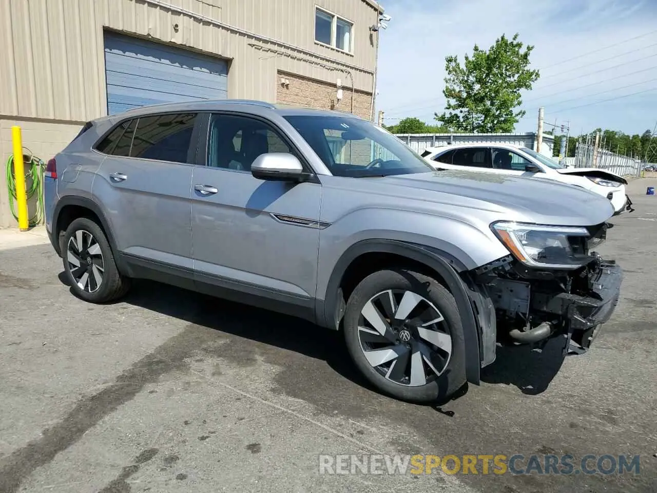 4 Photograph of a damaged car 1V2HE2CA2SC204139 VOLKSWAGEN ATLAS 2025