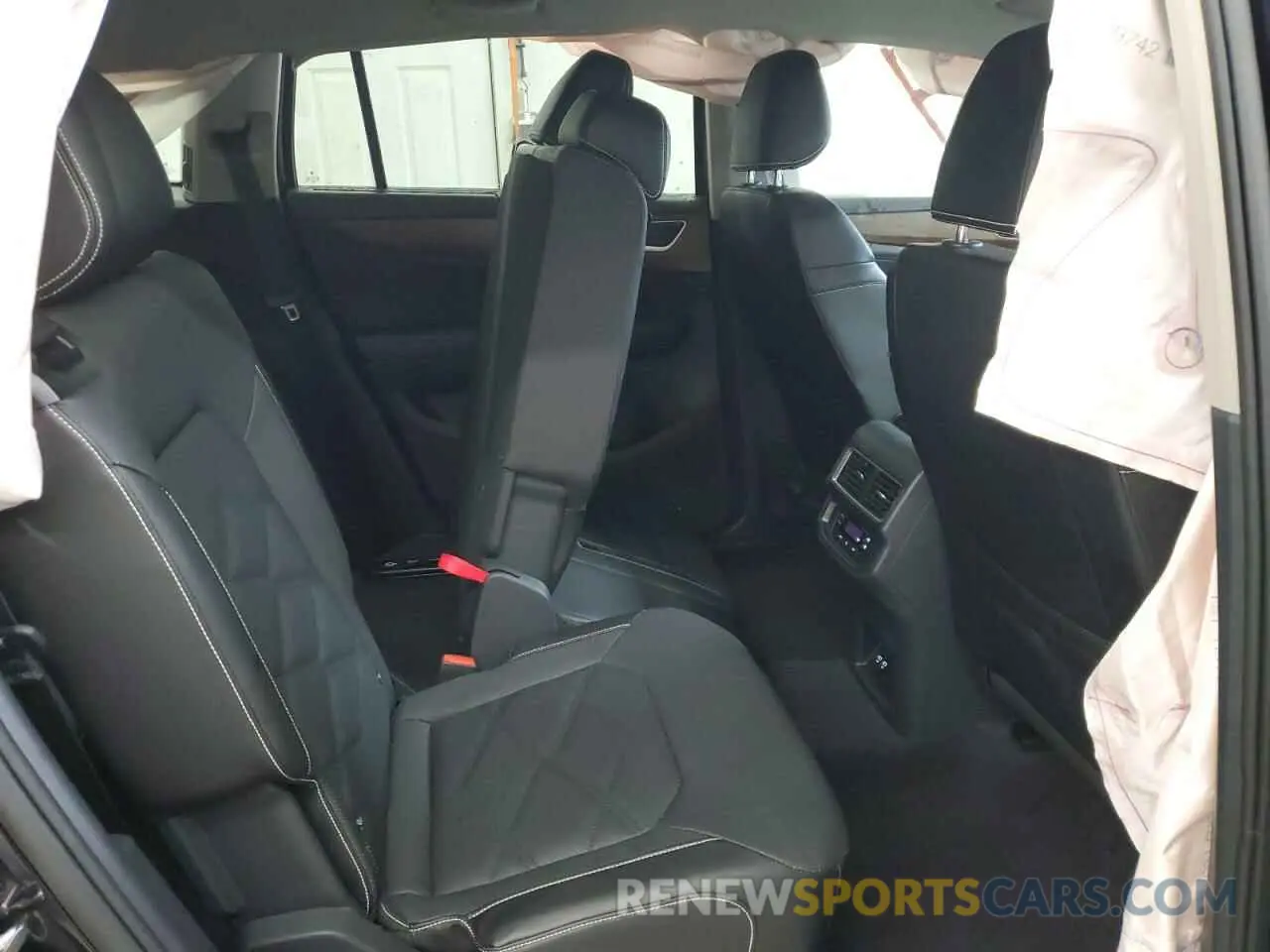 11 Photograph of a damaged car 1V2HR2CA1SC500760 VOLKSWAGEN ATLAS 2025