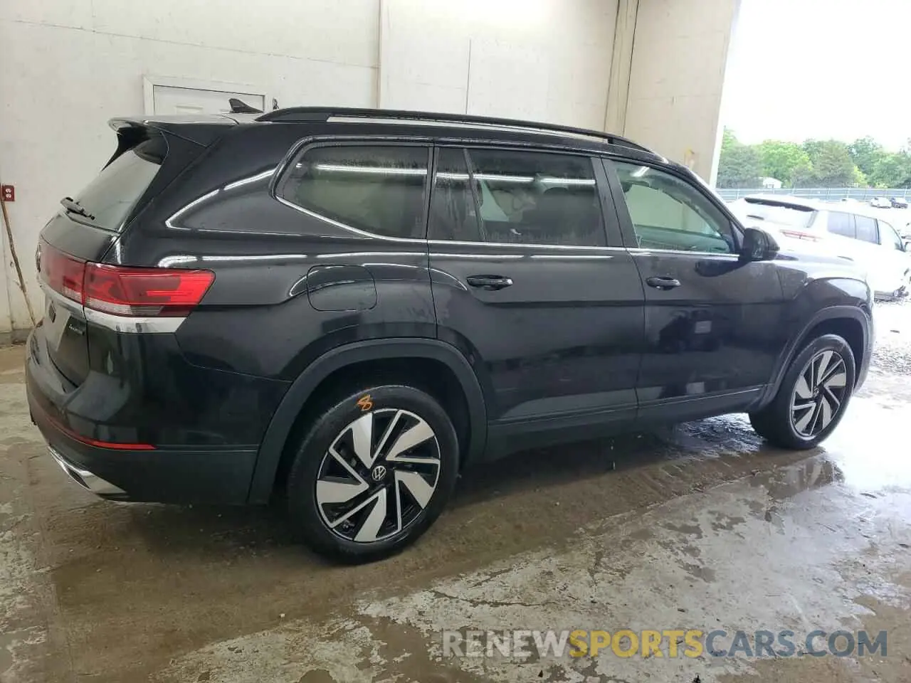 3 Photograph of a damaged car 1V2HR2CA1SC500760 VOLKSWAGEN ATLAS 2025