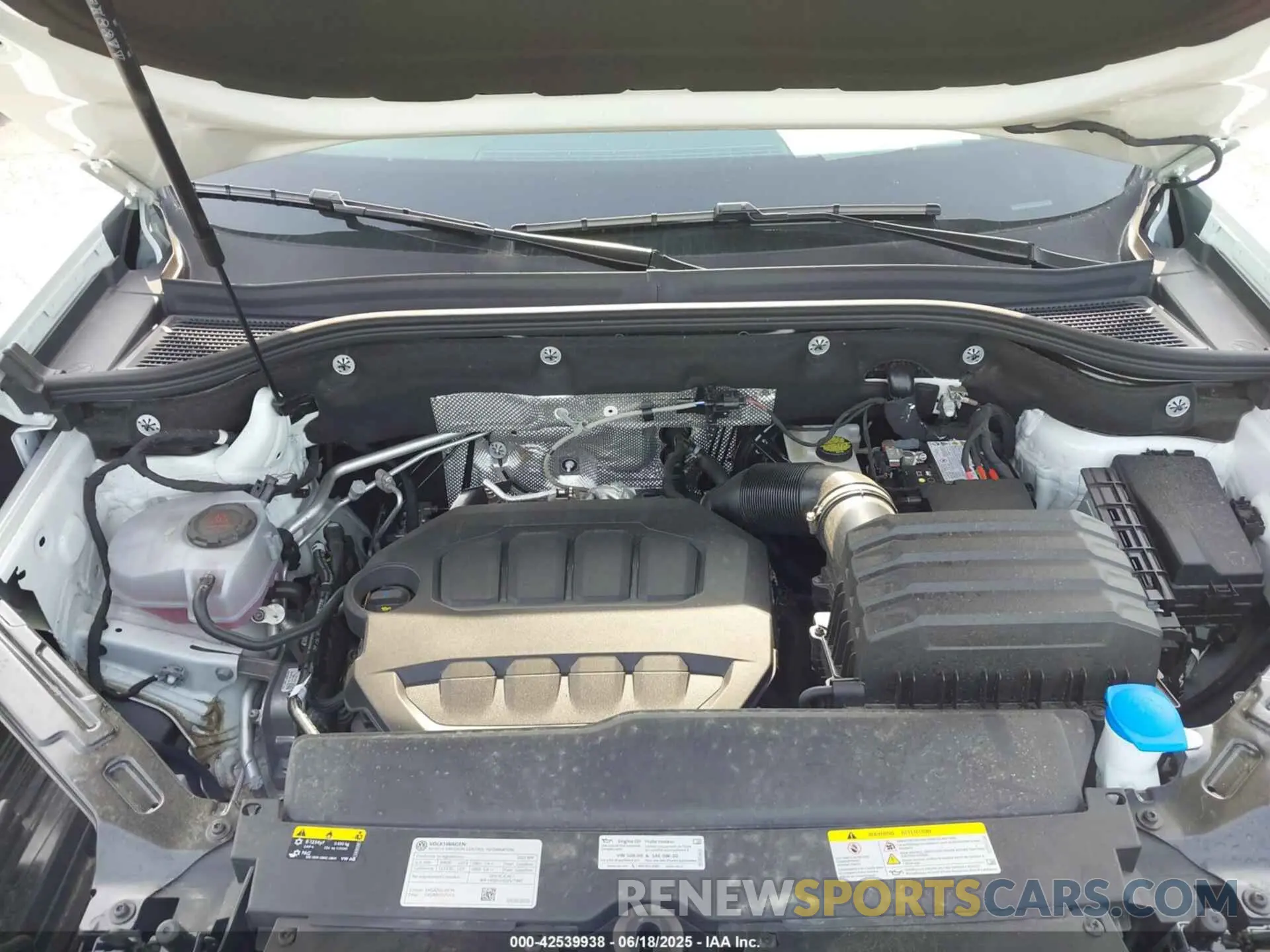 10 Photograph of a damaged car 1V2HR2CA1SC538330 VOLKSWAGEN ATLAS 2025