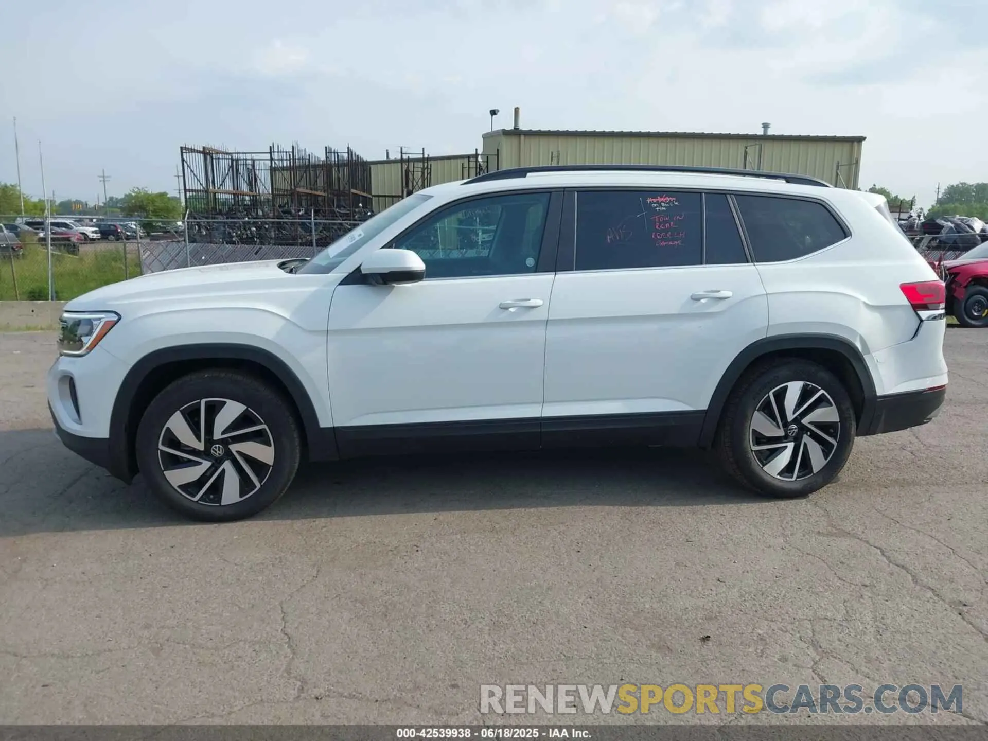 14 Photograph of a damaged car 1V2HR2CA1SC538330 VOLKSWAGEN ATLAS 2025