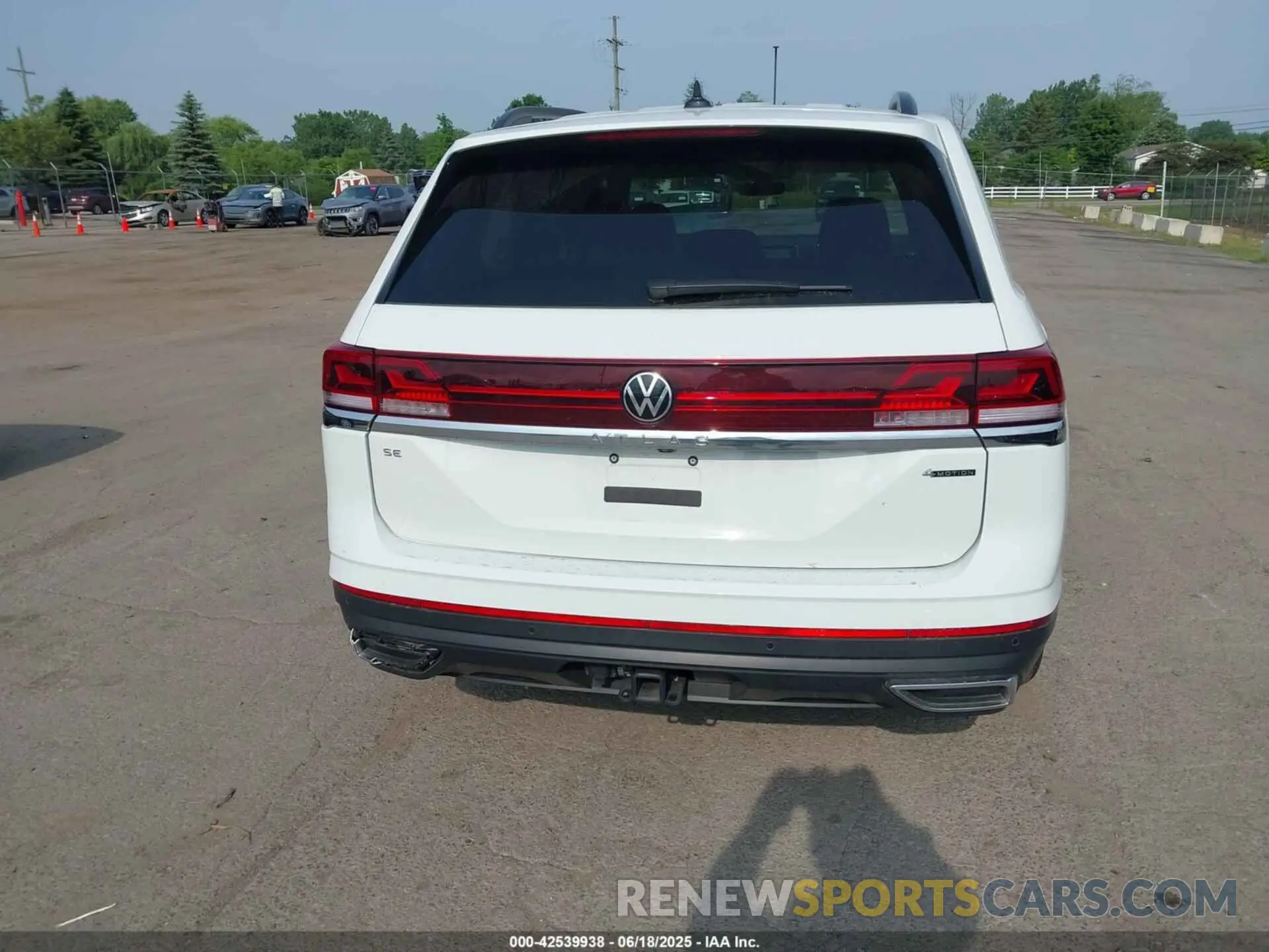 16 Photograph of a damaged car 1V2HR2CA1SC538330 VOLKSWAGEN ATLAS 2025
