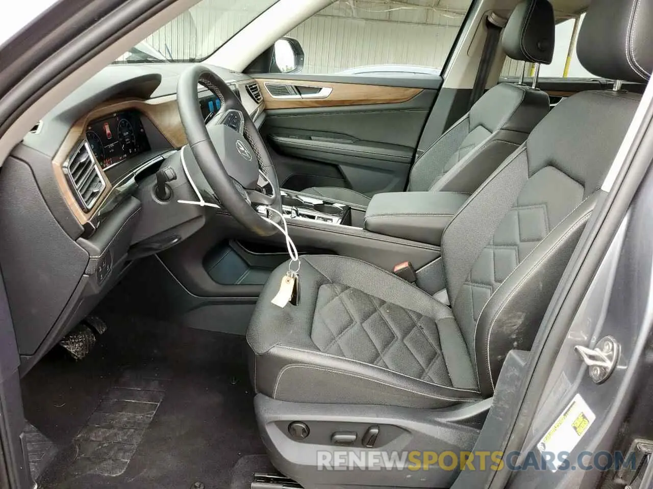7 Photograph of a damaged car 1V2HR2CA4SC503894 VOLKSWAGEN ATLAS 2025