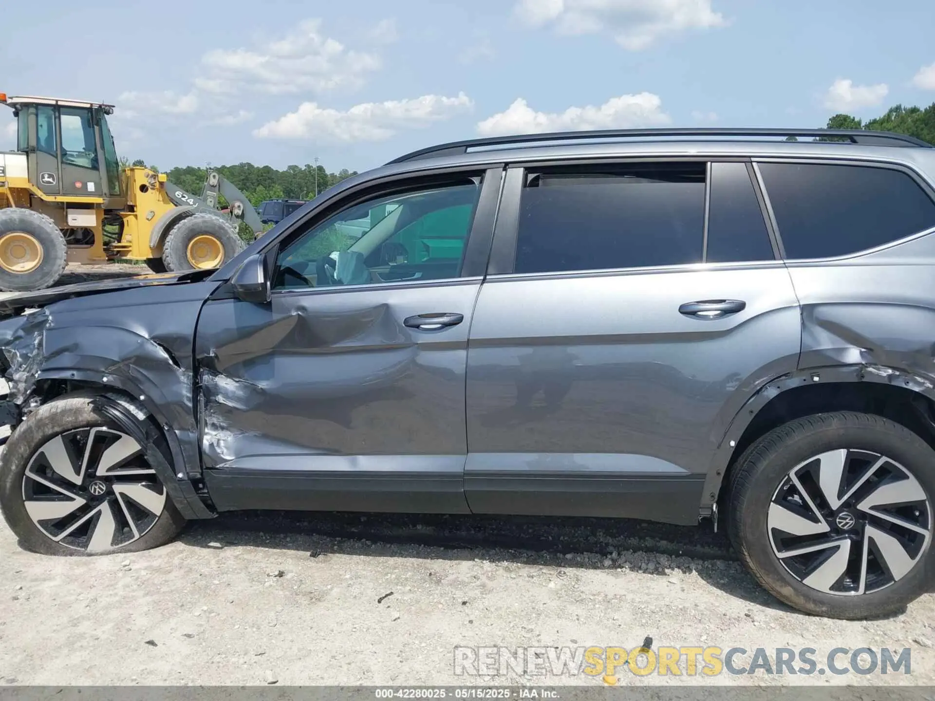 14 Photograph of a damaged car 1V2HR2CA5SC501930 VOLKSWAGEN ATLAS 2025