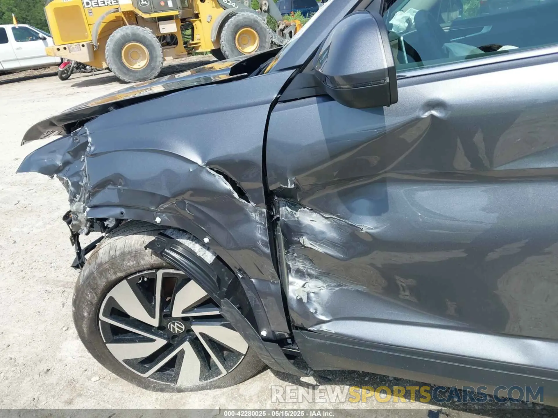 17 Photograph of a damaged car 1V2HR2CA5SC501930 VOLKSWAGEN ATLAS 2025