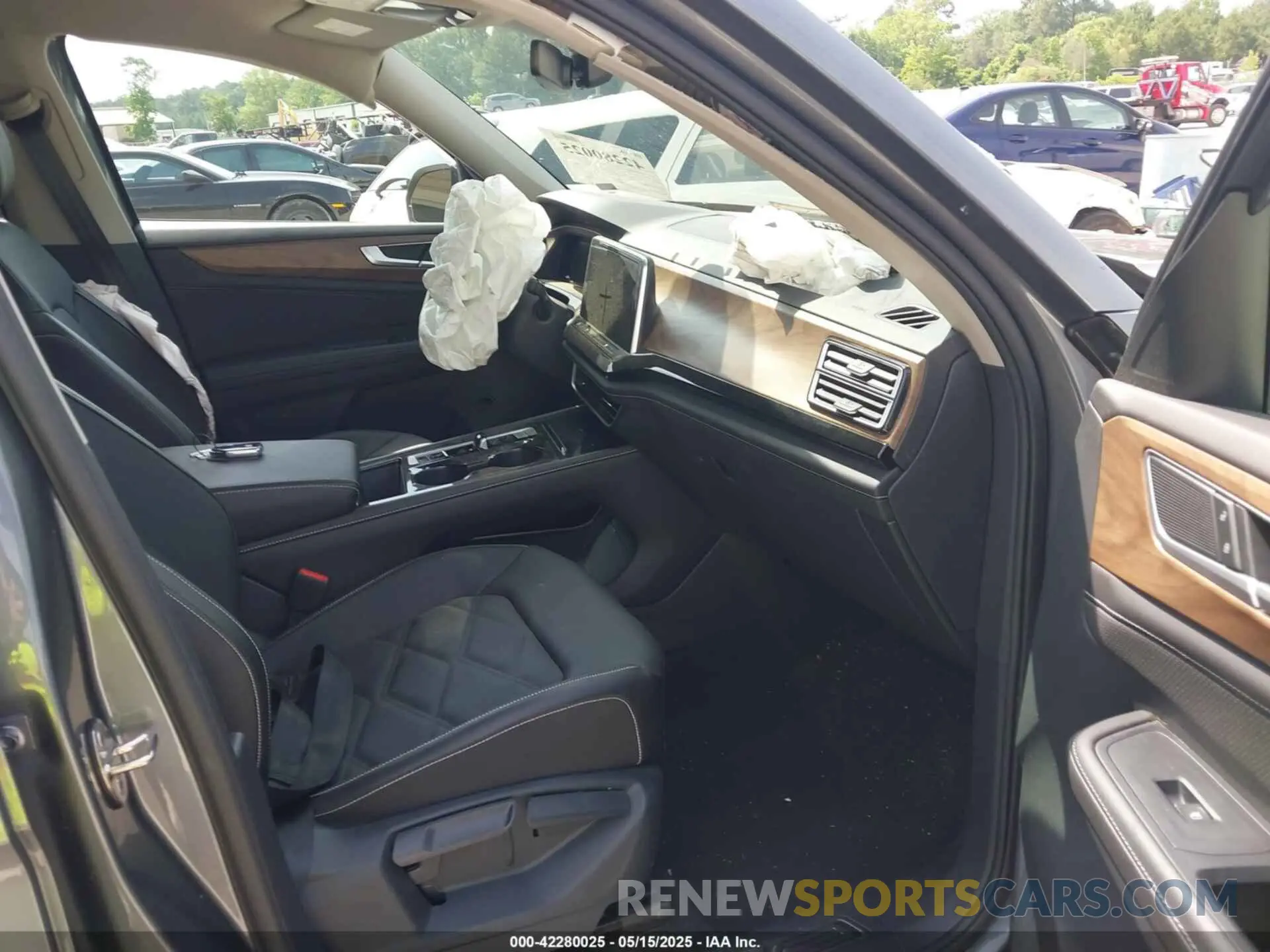 5 Photograph of a damaged car 1V2HR2CA5SC501930 VOLKSWAGEN ATLAS 2025