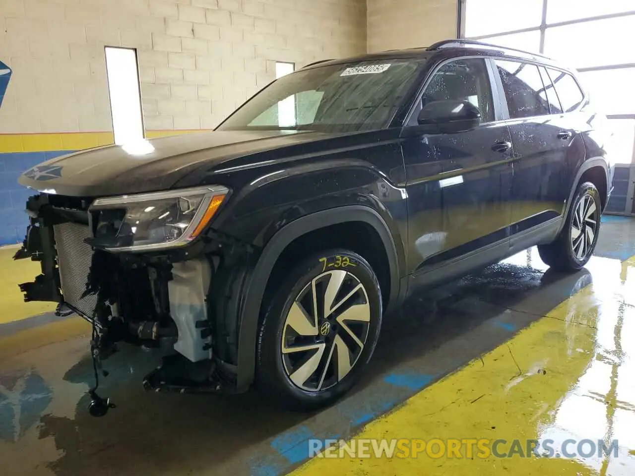 1 Photograph of a damaged car 1V2HR2CA6SC505551 VOLKSWAGEN ATLAS 2025