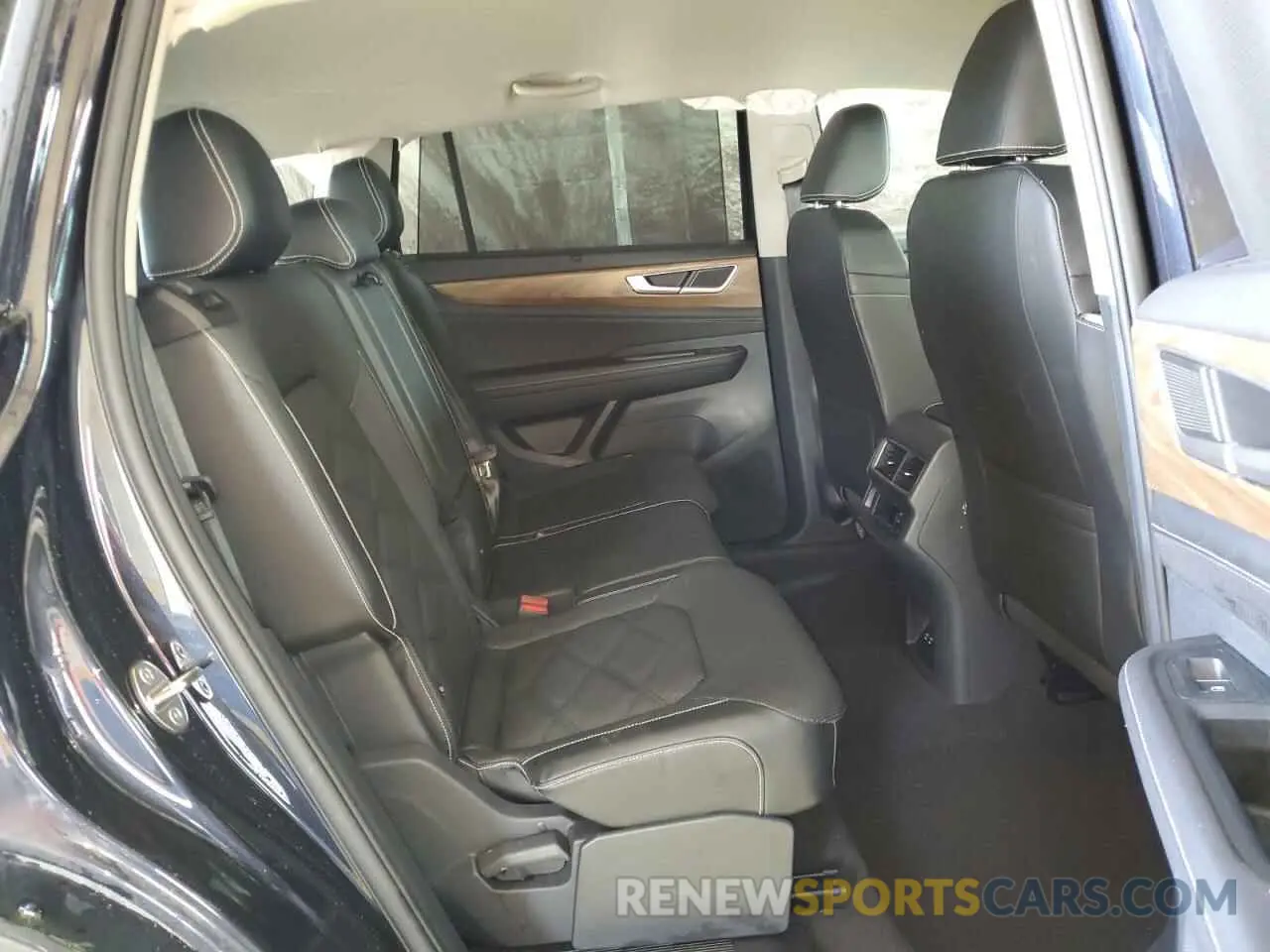 11 Photograph of a damaged car 1V2HR2CA6SC505551 VOLKSWAGEN ATLAS 2025