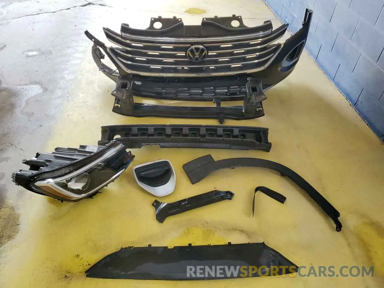 13 Photograph of a damaged car 1V2HR2CA6SC505551 VOLKSWAGEN ATLAS 2025
