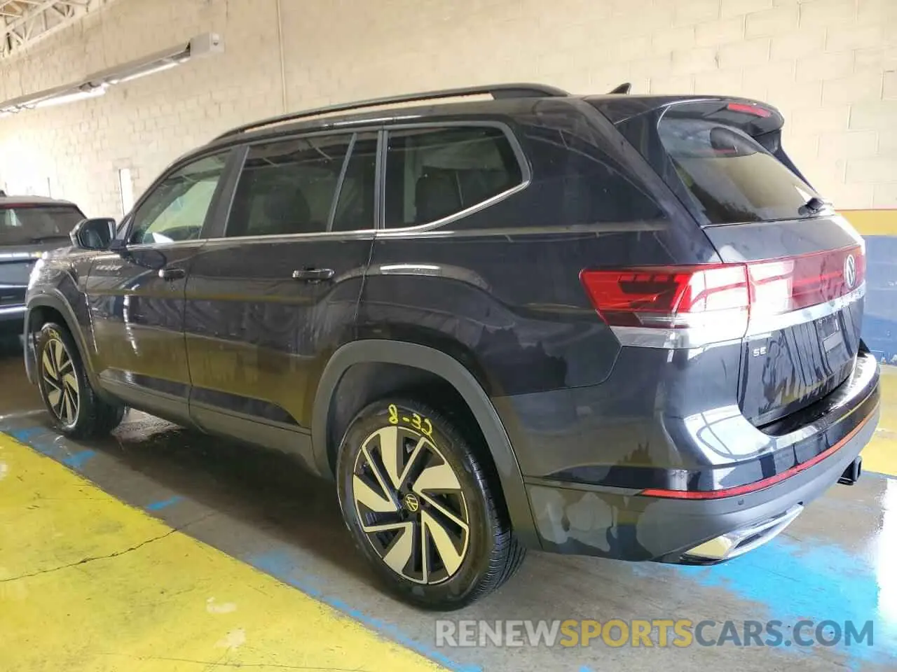 2 Photograph of a damaged car 1V2HR2CA6SC505551 VOLKSWAGEN ATLAS 2025