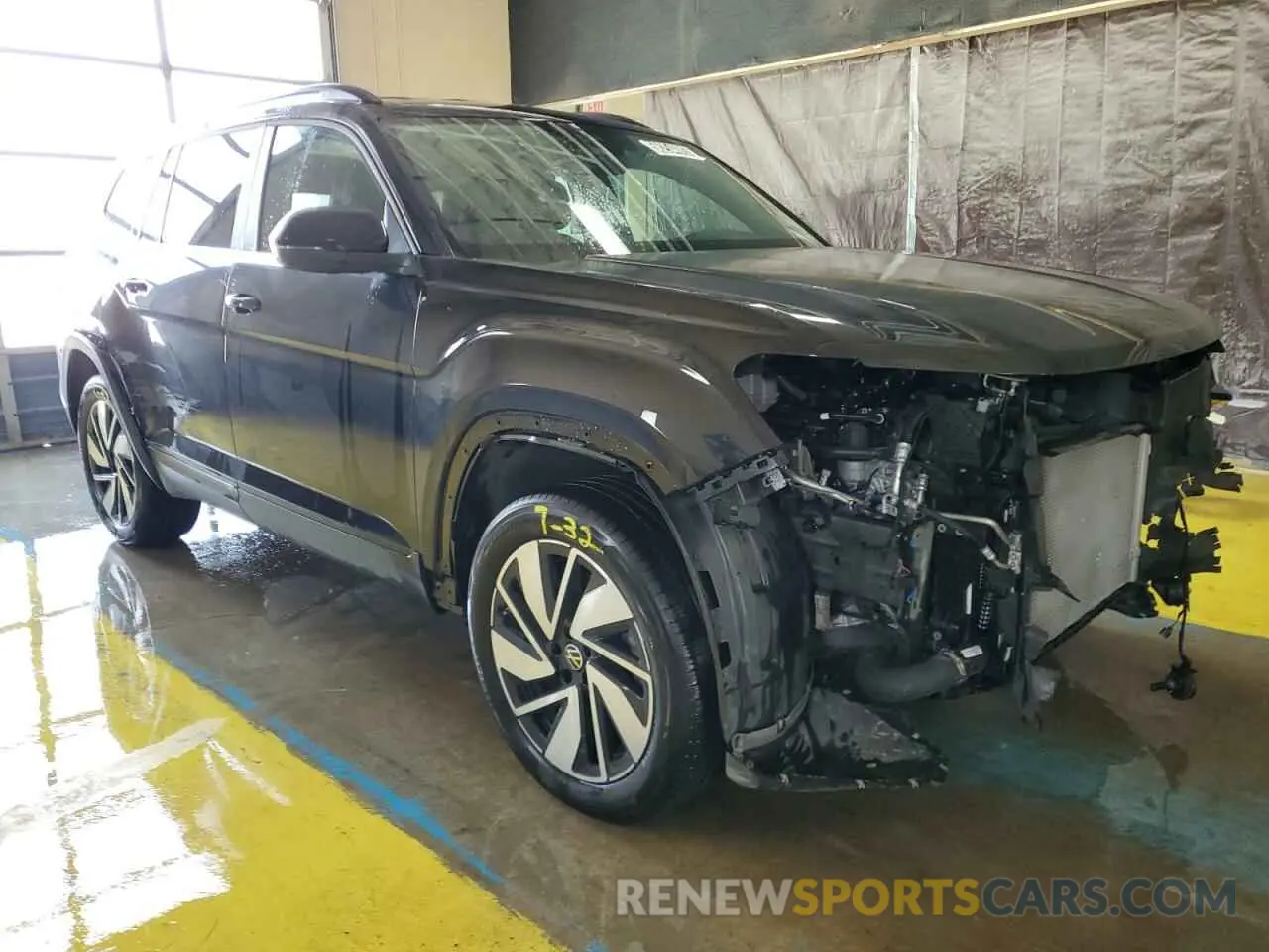 4 Photograph of a damaged car 1V2HR2CA6SC505551 VOLKSWAGEN ATLAS 2025