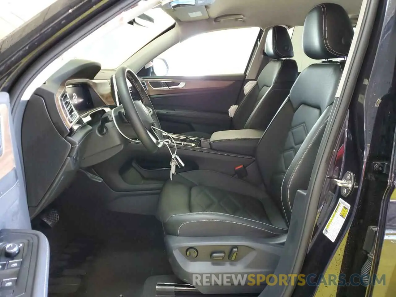 7 Photograph of a damaged car 1V2HR2CA6SC505551 VOLKSWAGEN ATLAS 2025