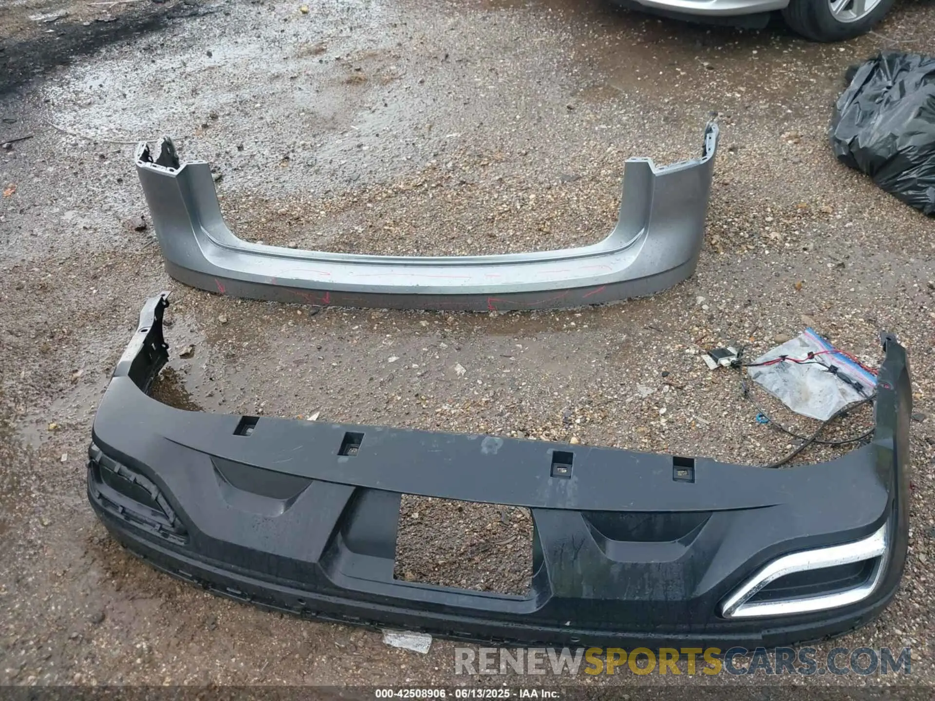 12 Photograph of a damaged car 1V2HR2CA8SC531486 VOLKSWAGEN ATLAS 2025