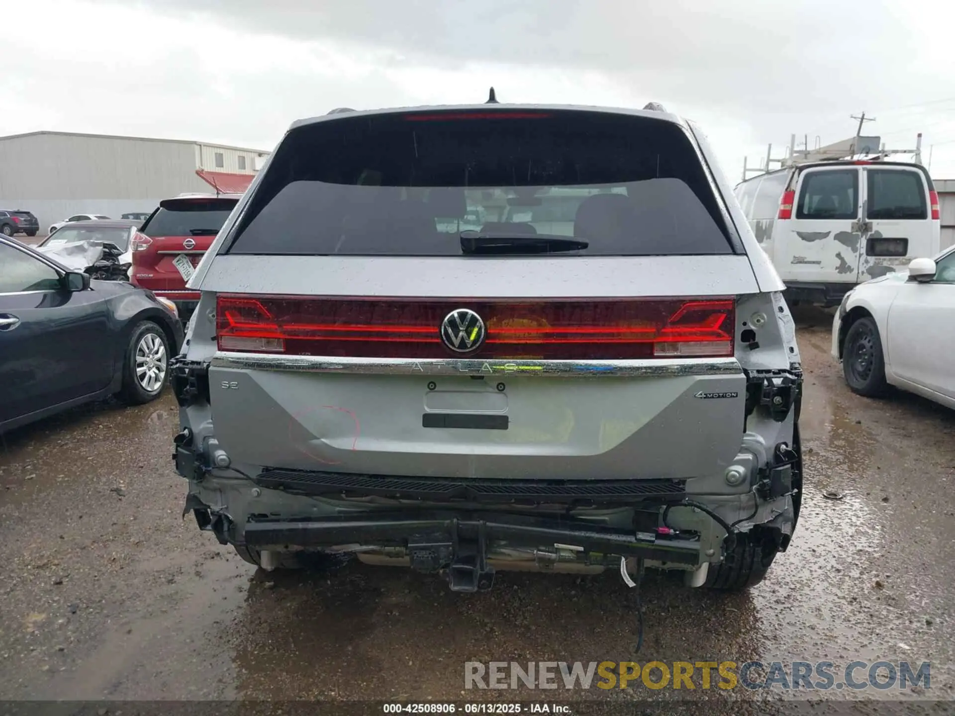17 Photograph of a damaged car 1V2HR2CA8SC531486 VOLKSWAGEN ATLAS 2025