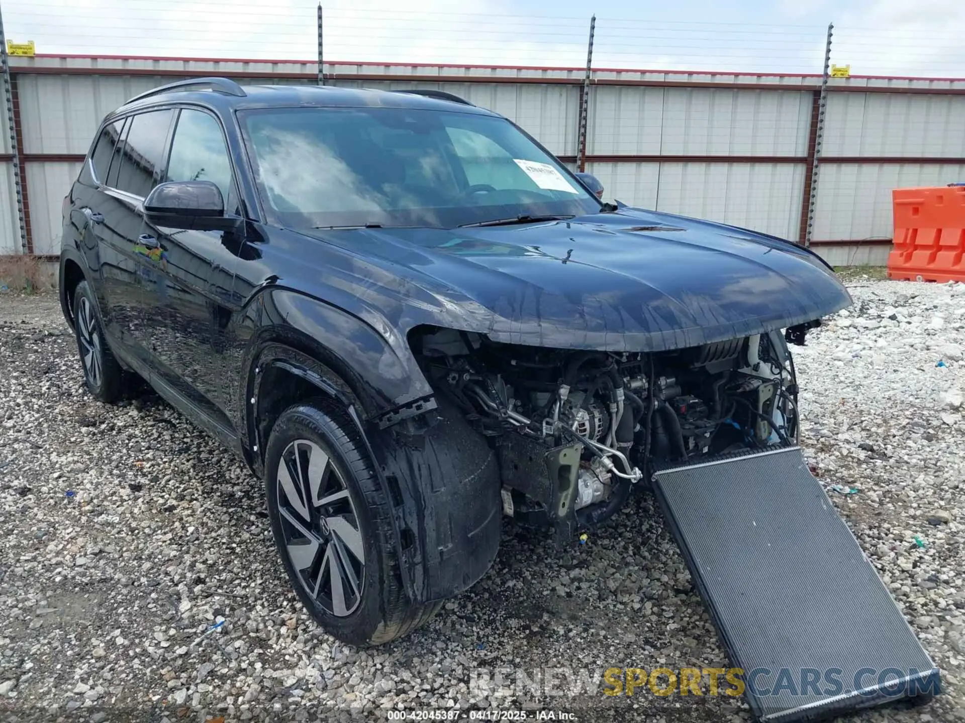 1 Photograph of a damaged car 1V2HR2CA9SC501137 VOLKSWAGEN ATLAS 2025