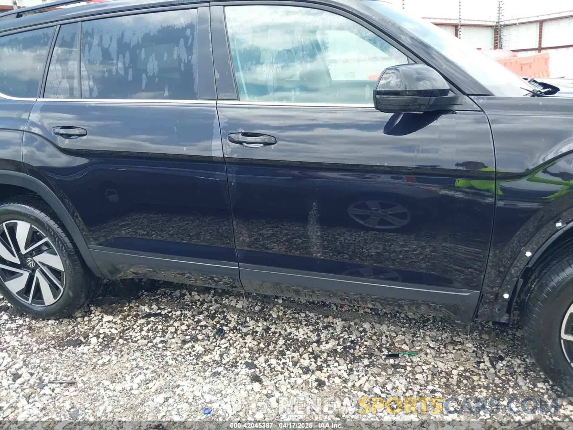 14 Photograph of a damaged car 1V2HR2CA9SC501137 VOLKSWAGEN ATLAS 2025