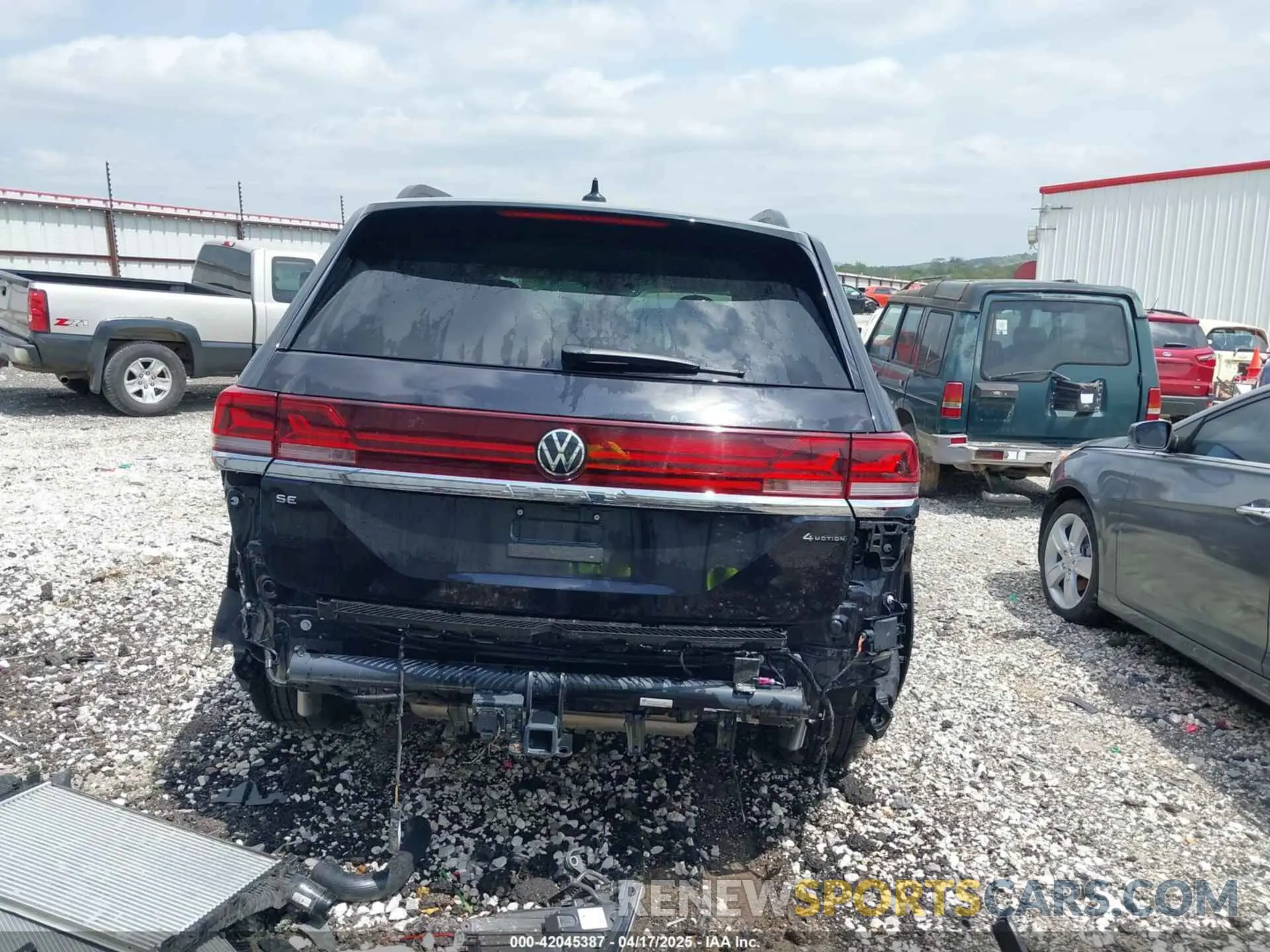 17 Photograph of a damaged car 1V2HR2CA9SC501137 VOLKSWAGEN ATLAS 2025