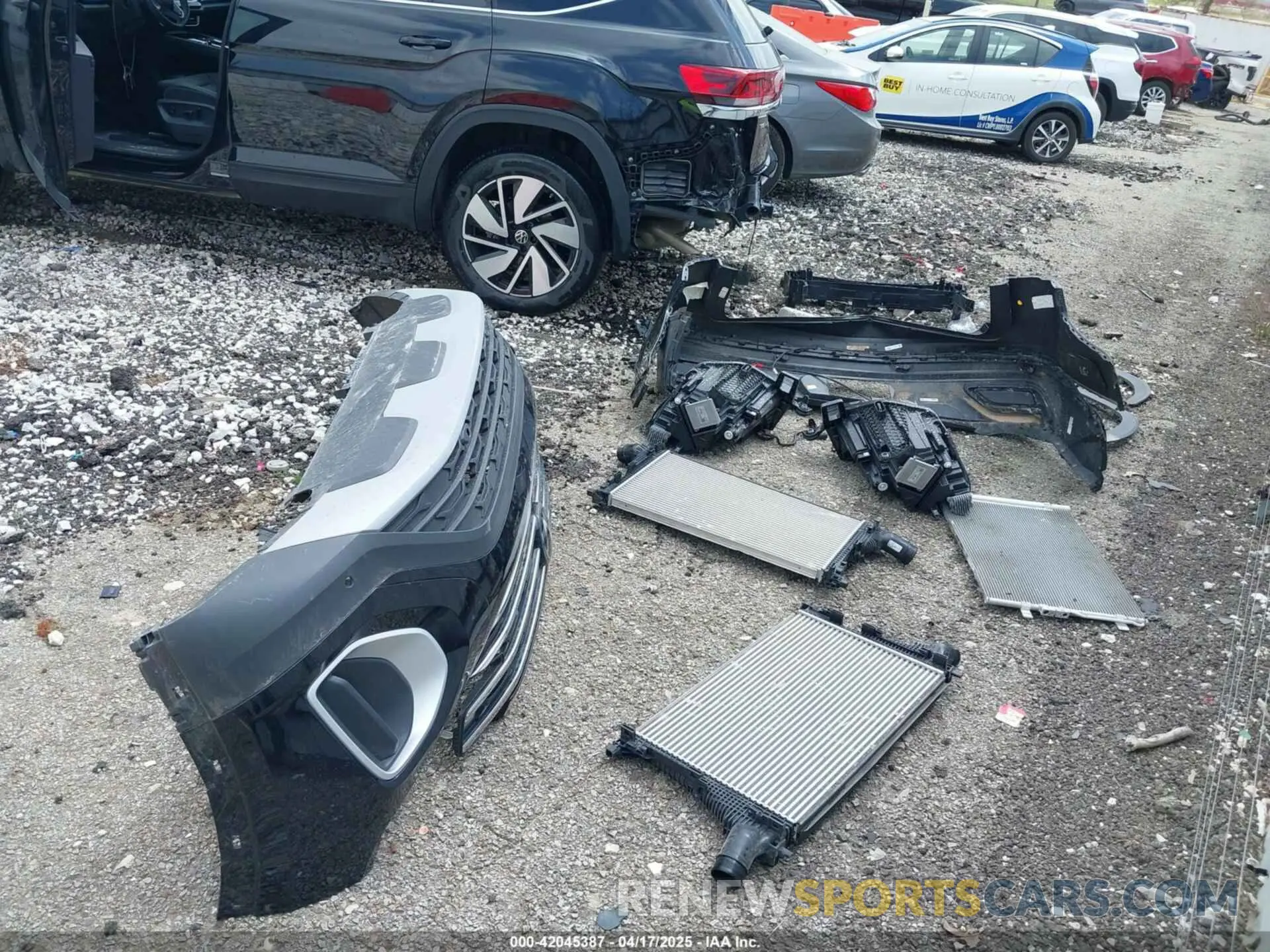 18 Photograph of a damaged car 1V2HR2CA9SC501137 VOLKSWAGEN ATLAS 2025
