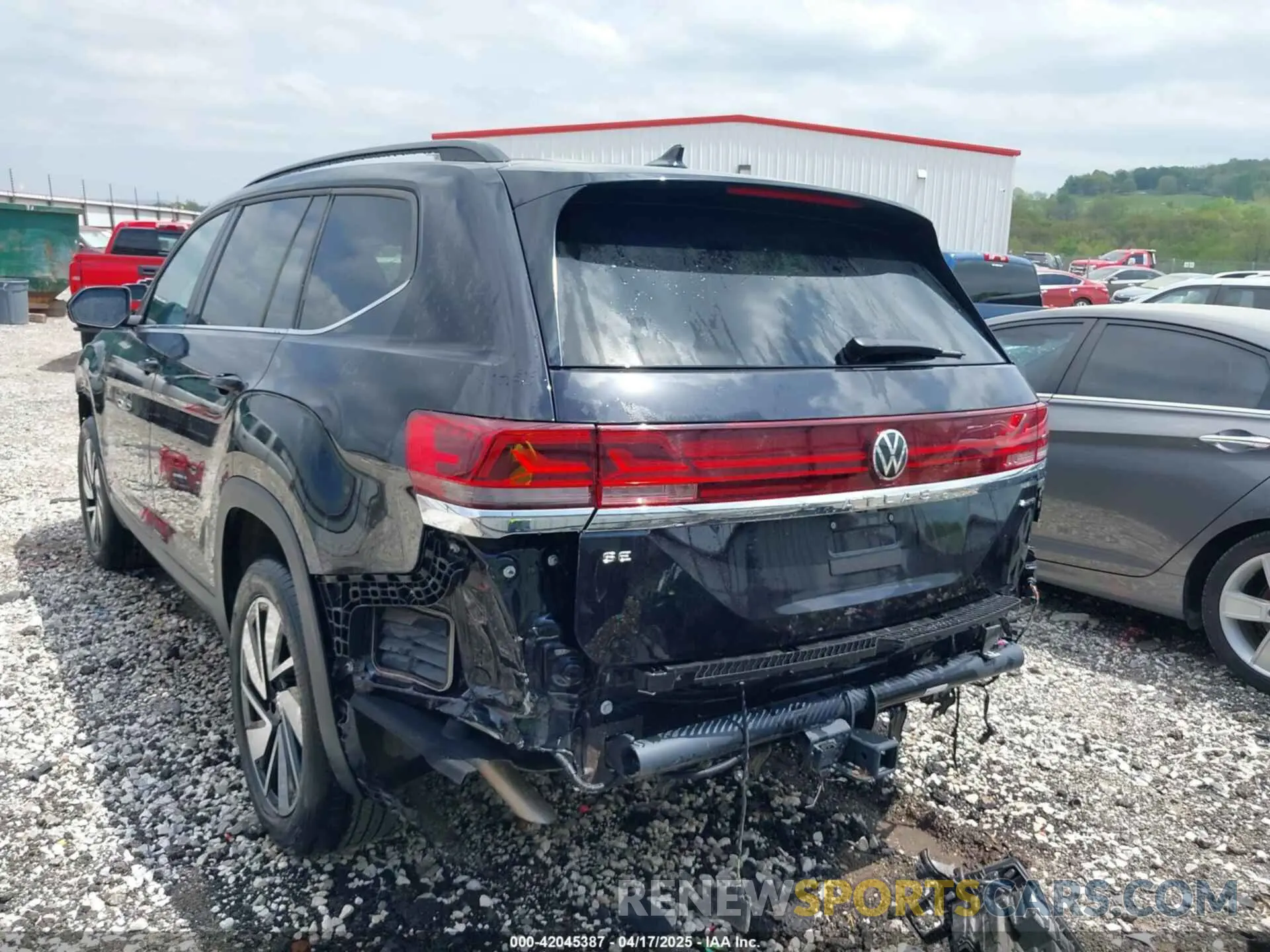 3 Photograph of a damaged car 1V2HR2CA9SC501137 VOLKSWAGEN ATLAS 2025