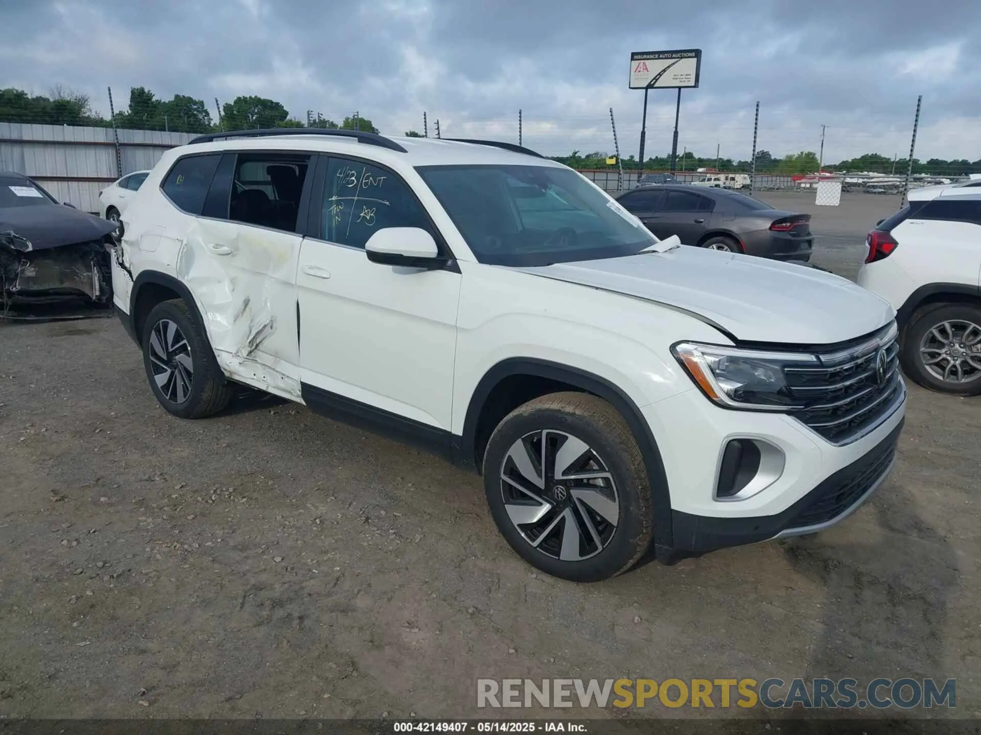 1 Photograph of a damaged car 1V2HR2CAXSC505813 VOLKSWAGEN ATLAS 2025