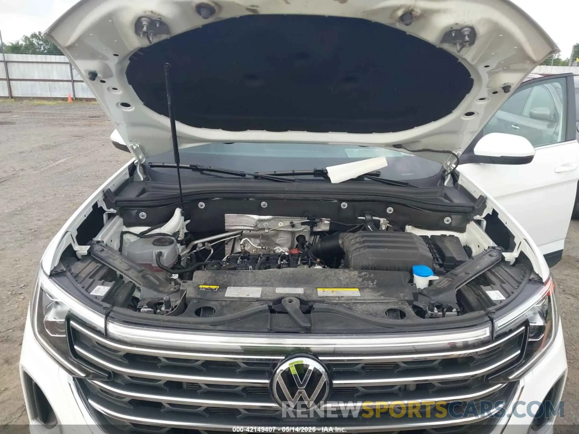 10 Photograph of a damaged car 1V2HR2CAXSC505813 VOLKSWAGEN ATLAS 2025