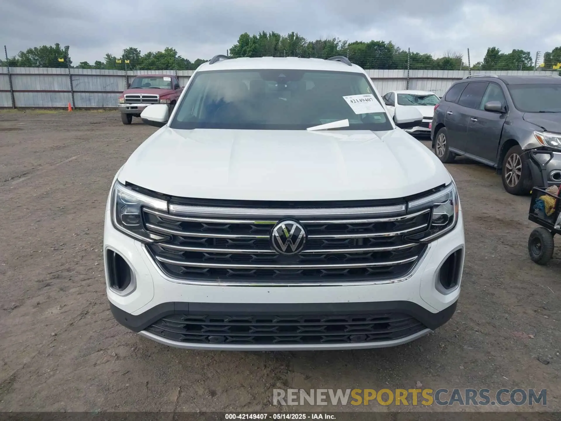 12 Photograph of a damaged car 1V2HR2CAXSC505813 VOLKSWAGEN ATLAS 2025