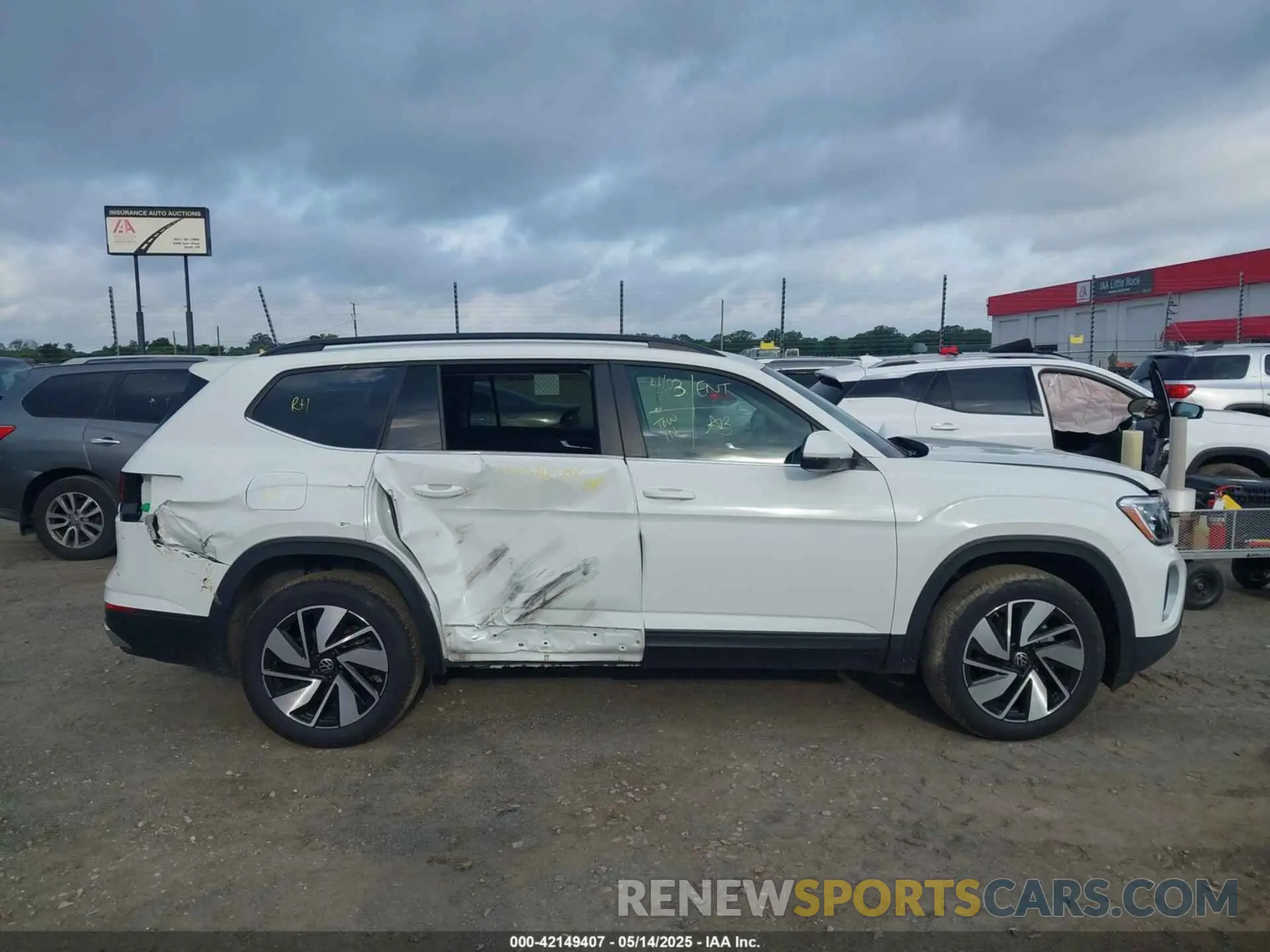 13 Photograph of a damaged car 1V2HR2CAXSC505813 VOLKSWAGEN ATLAS 2025