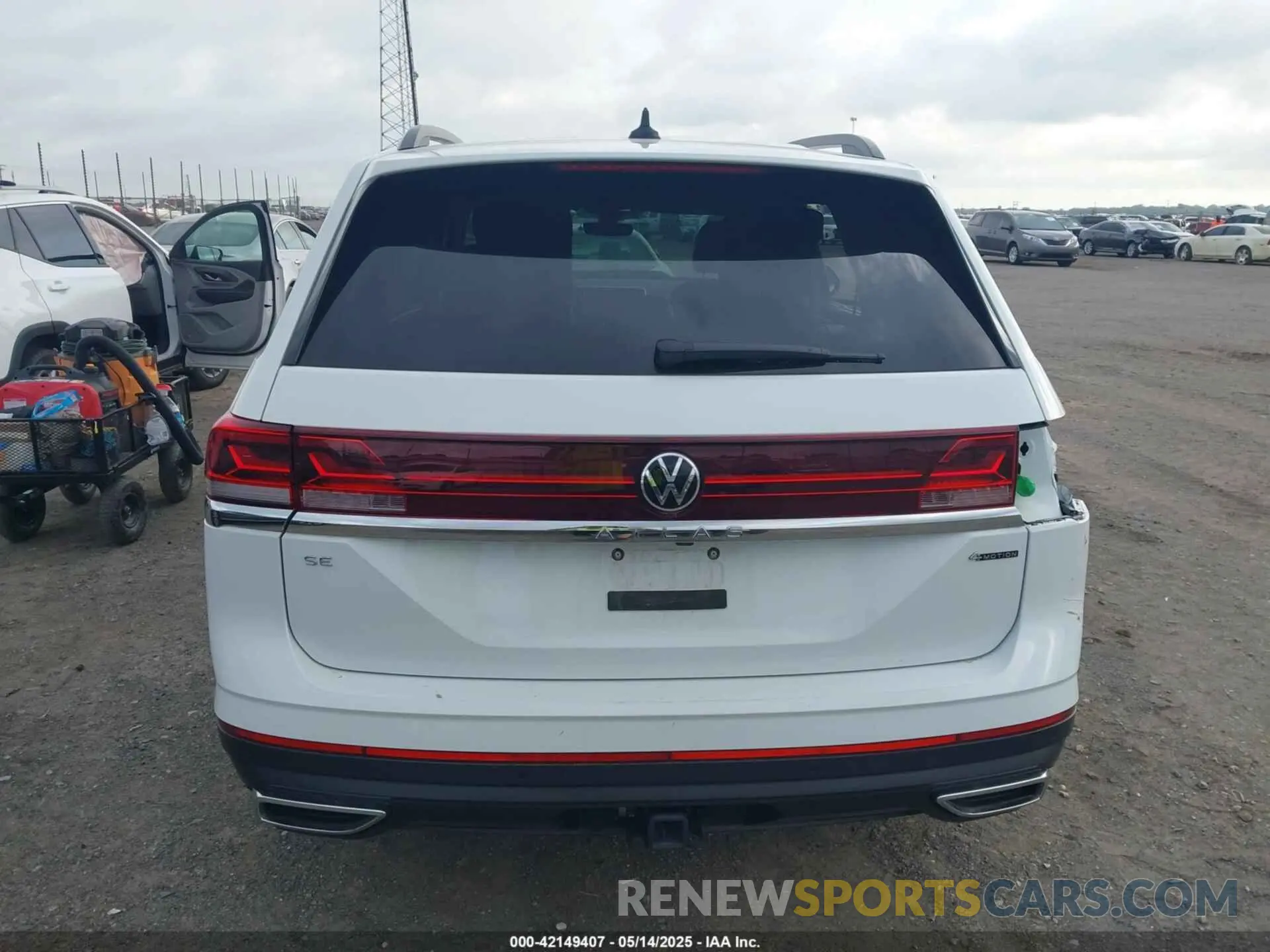 16 Photograph of a damaged car 1V2HR2CAXSC505813 VOLKSWAGEN ATLAS 2025