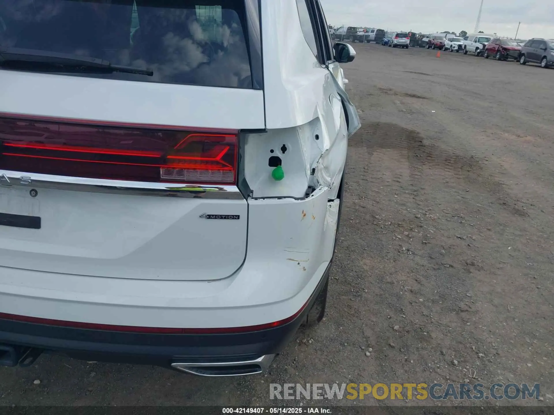 17 Photograph of a damaged car 1V2HR2CAXSC505813 VOLKSWAGEN ATLAS 2025