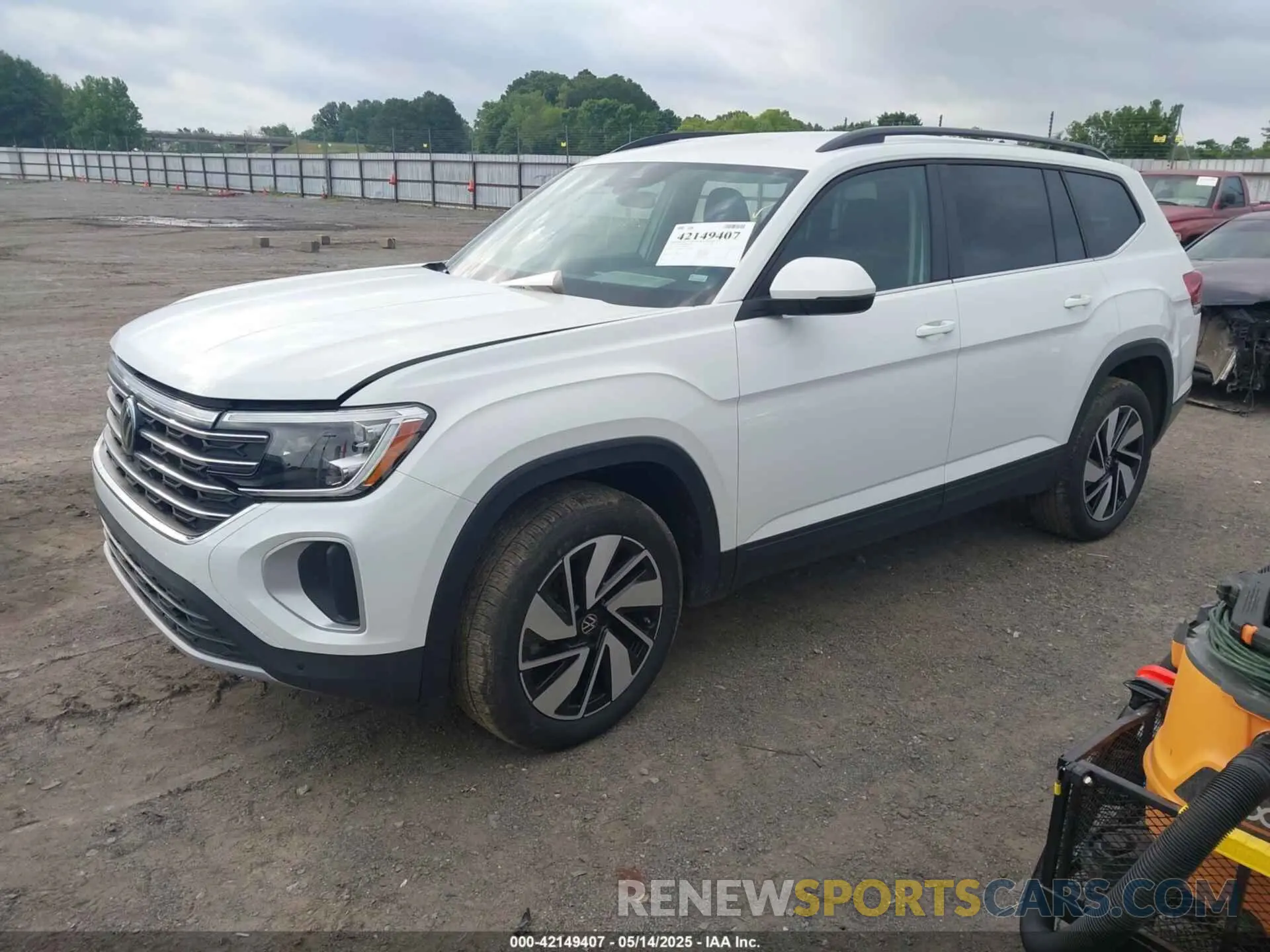 2 Photograph of a damaged car 1V2HR2CAXSC505813 VOLKSWAGEN ATLAS 2025