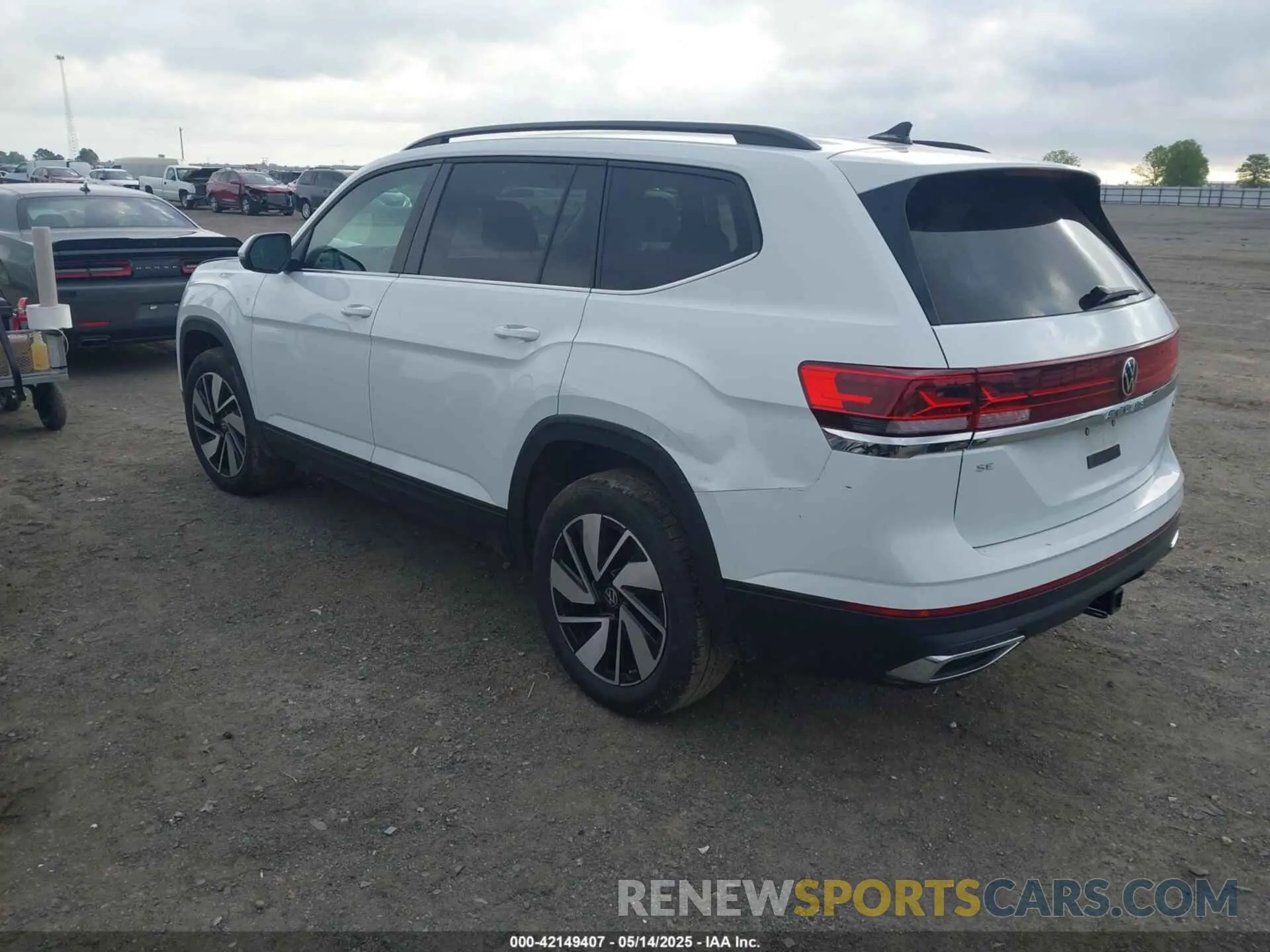 3 Photograph of a damaged car 1V2HR2CAXSC505813 VOLKSWAGEN ATLAS 2025