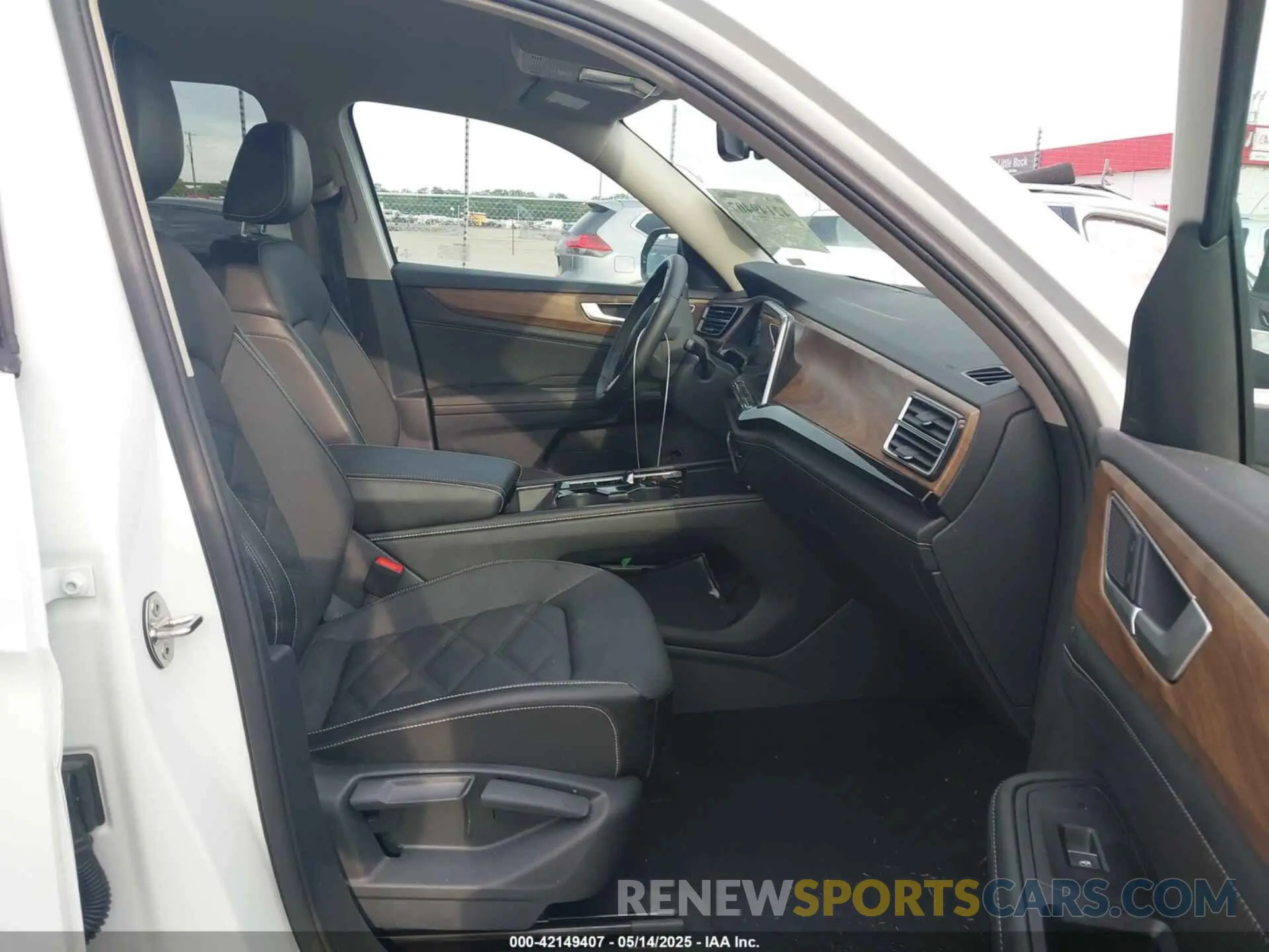 5 Photograph of a damaged car 1V2HR2CAXSC505813 VOLKSWAGEN ATLAS 2025