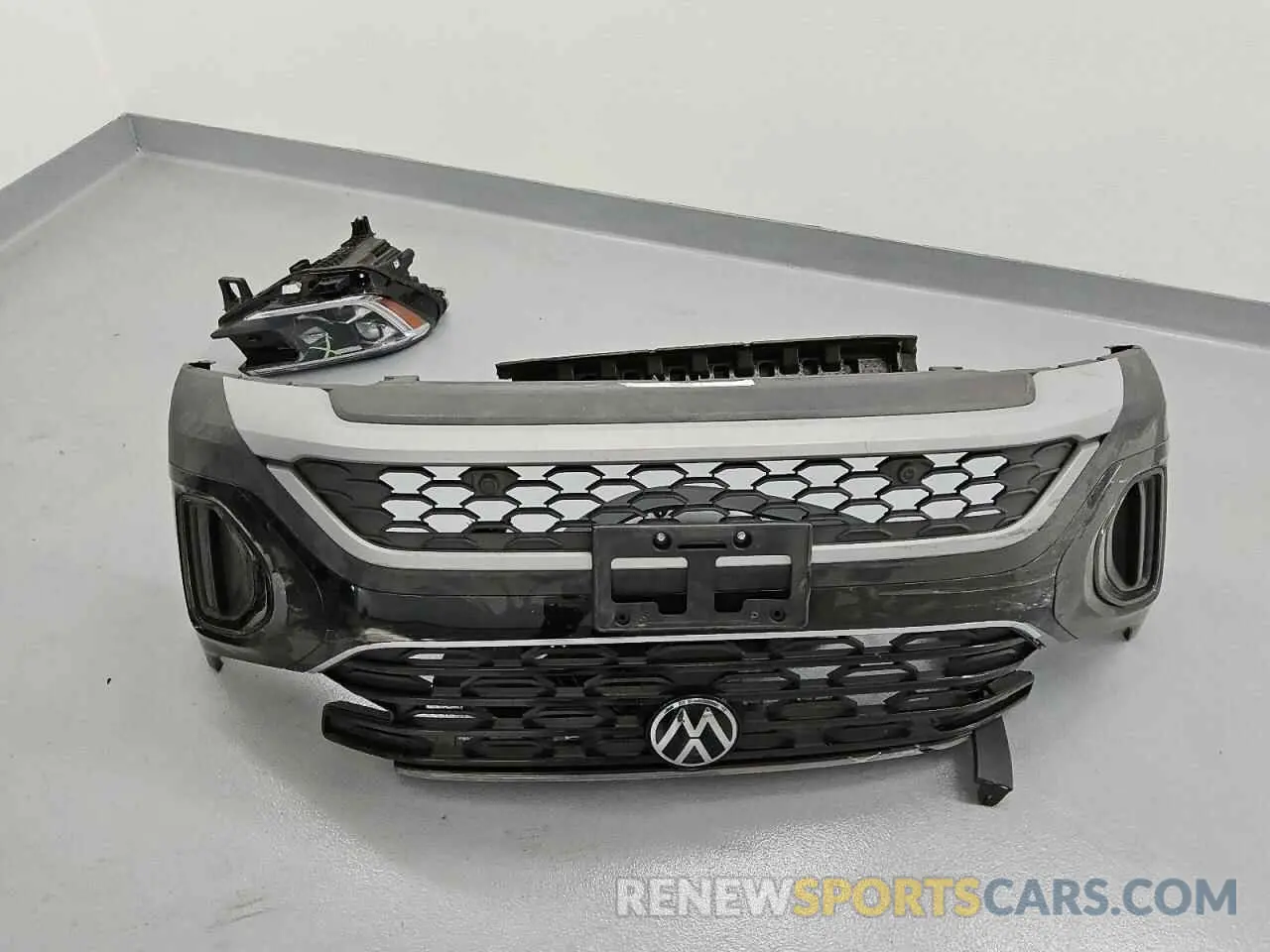 13 Photograph of a damaged car 1V2WE2CAXSC205210 VOLKSWAGEN ATLAS 2025