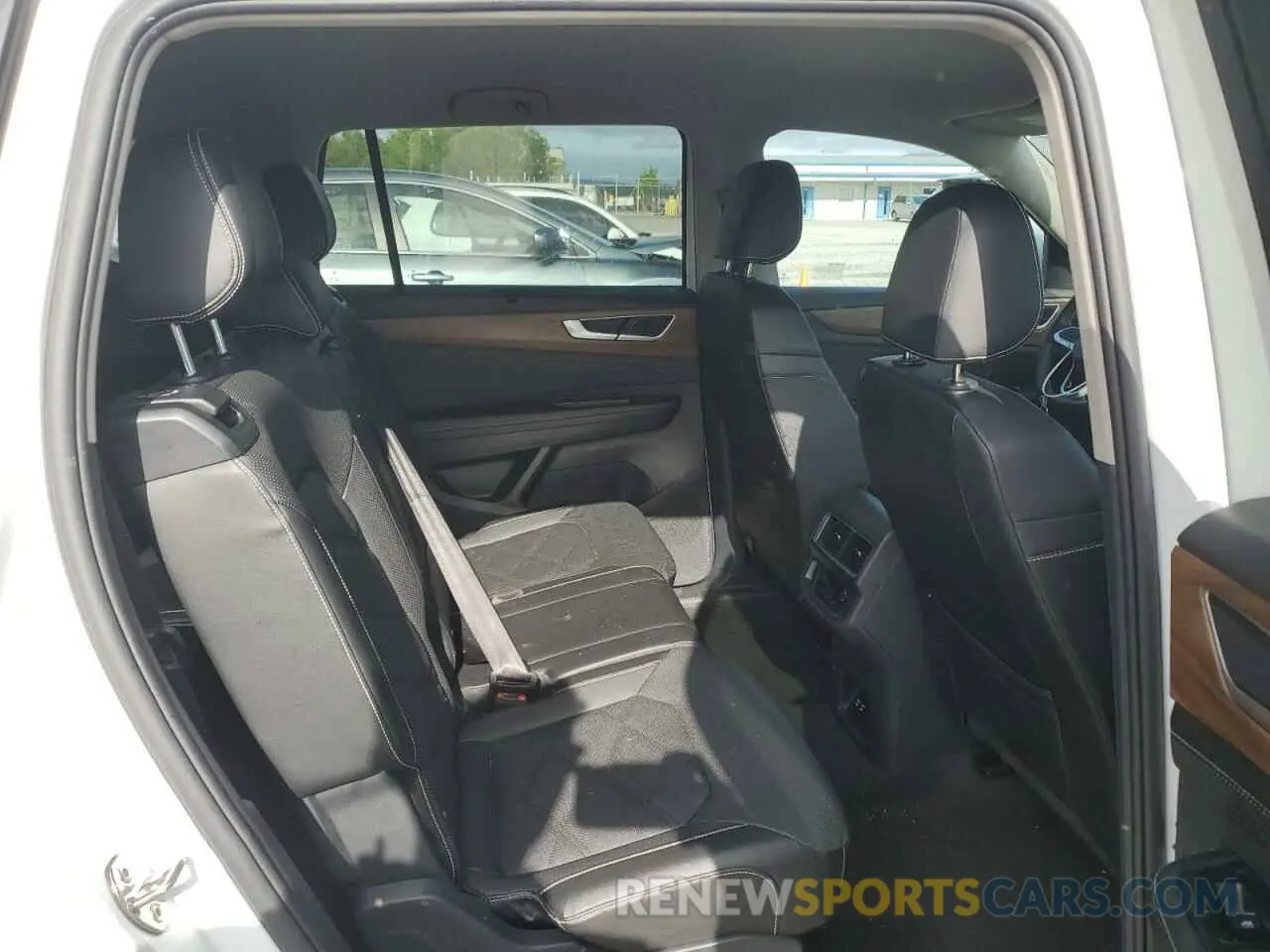 11 Photograph of a damaged car 1V2WR2CA0SC505701 VOLKSWAGEN ATLAS 2025