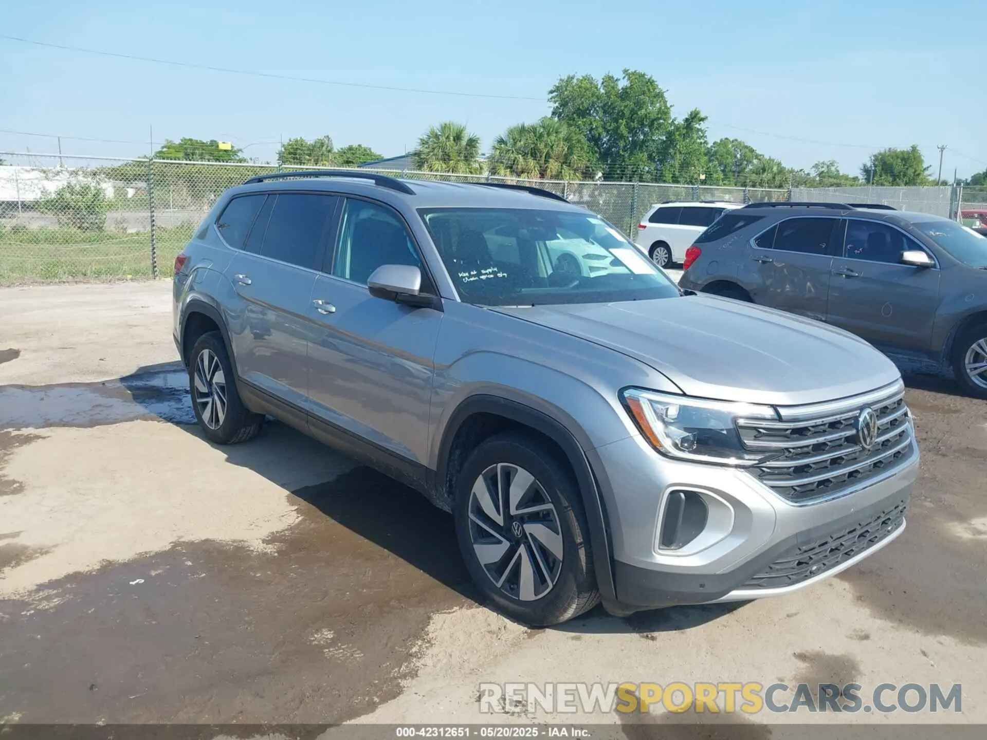 1 Photograph of a damaged car 1V2WR2CA2SC508079 VOLKSWAGEN ATLAS 2025