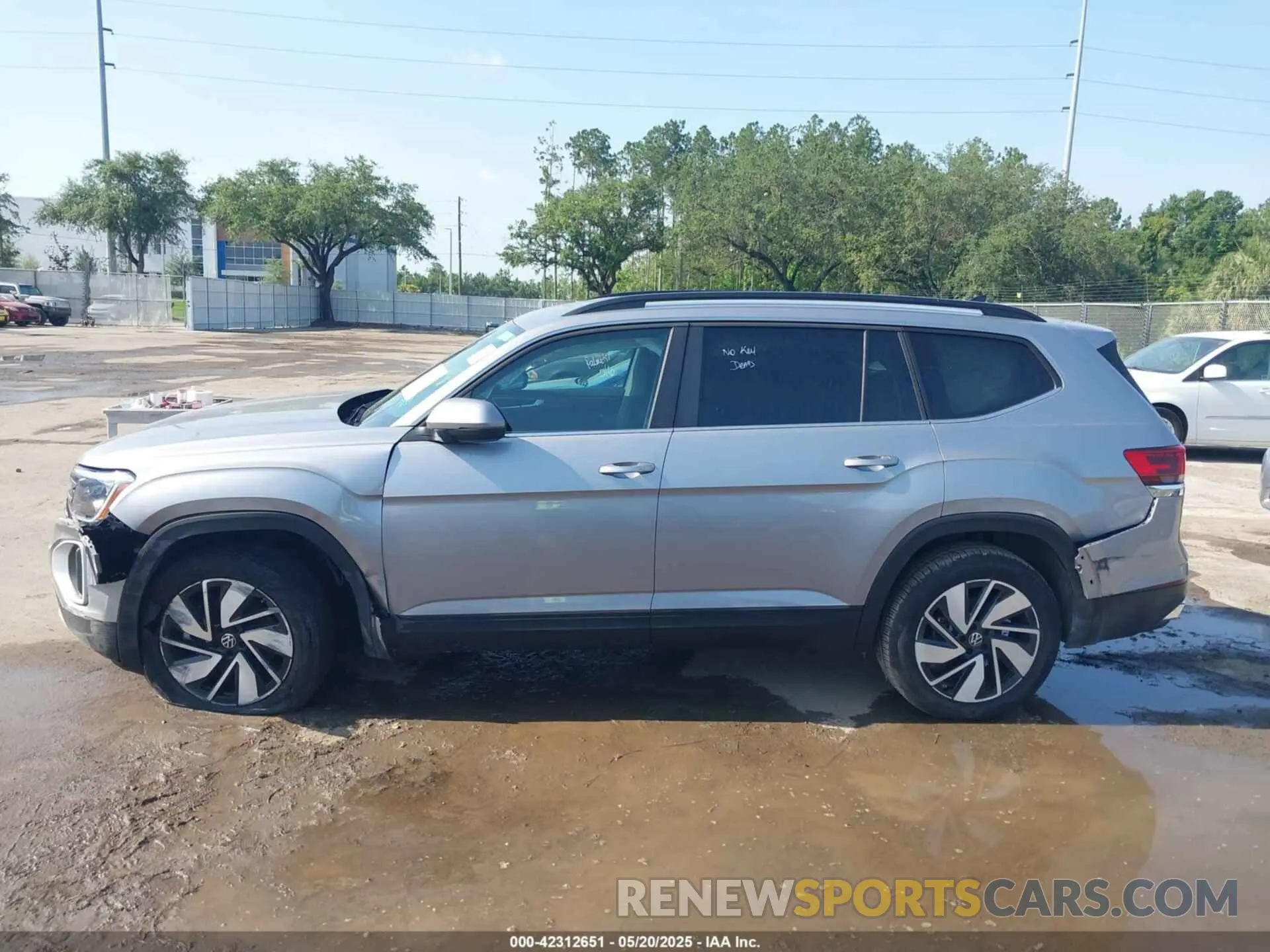 14 Photograph of a damaged car 1V2WR2CA2SC508079 VOLKSWAGEN ATLAS 2025