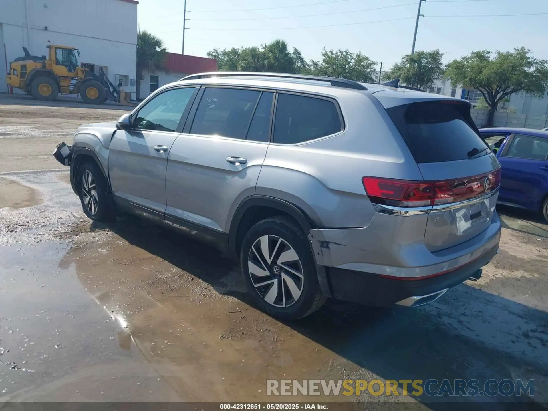 3 Photograph of a damaged car 1V2WR2CA2SC508079 VOLKSWAGEN ATLAS 2025
