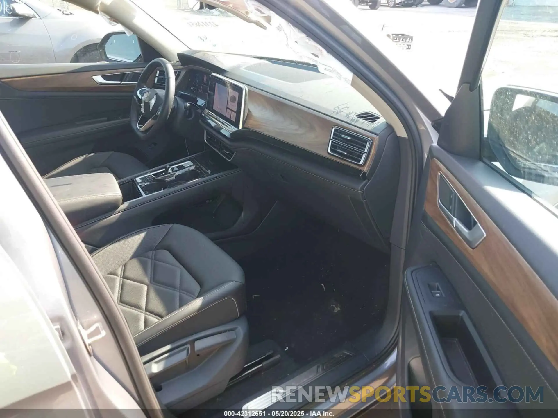 5 Photograph of a damaged car 1V2WR2CA2SC508079 VOLKSWAGEN ATLAS 2025