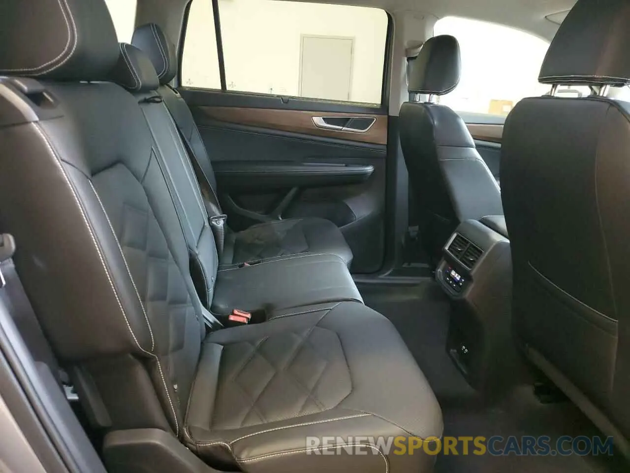 11 Photograph of a damaged car 1V2WR2CA7SC503945 VOLKSWAGEN ATLAS 2025
