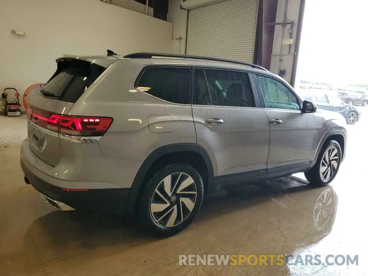 3 Photograph of a damaged car 1V2WR2CA7SC503945 VOLKSWAGEN ATLAS 2025
