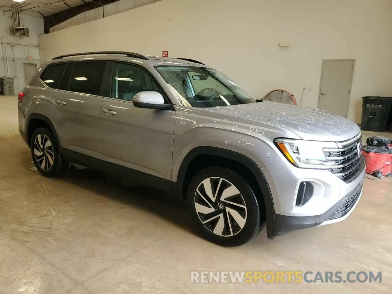 4 Photograph of a damaged car 1V2WR2CA7SC503945 VOLKSWAGEN ATLAS 2025