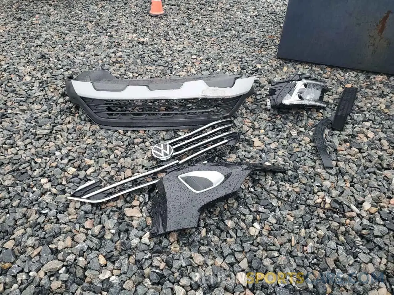 13 Photograph of a damaged car 1V2WR2CA8SC508457 VOLKSWAGEN ATLAS 2025