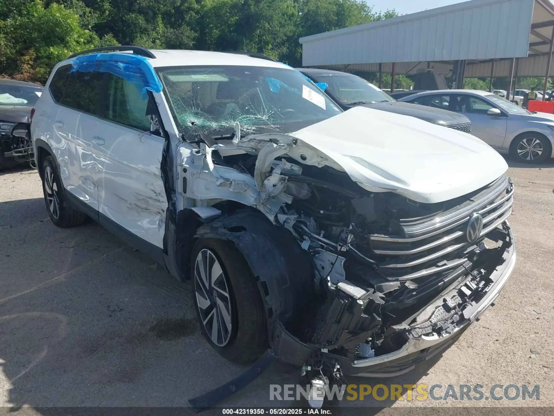 1 Photograph of a damaged car 1V2WR2CAXSC505995 VOLKSWAGEN ATLAS 2025