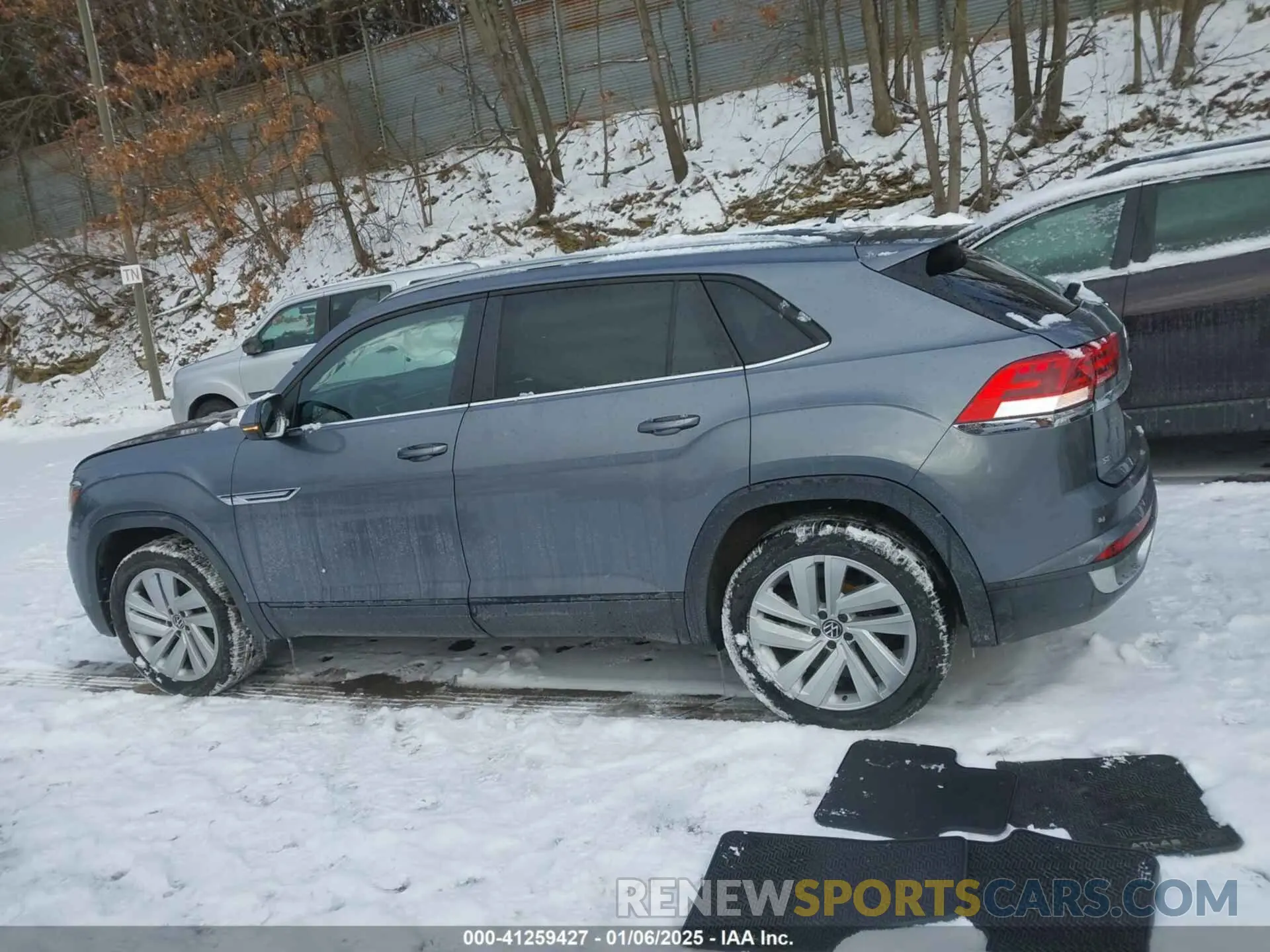 14 Photograph of a damaged car 1V21C2CA0LC216816 VOLKSWAGEN ATLAS CROSS SPORT 2020