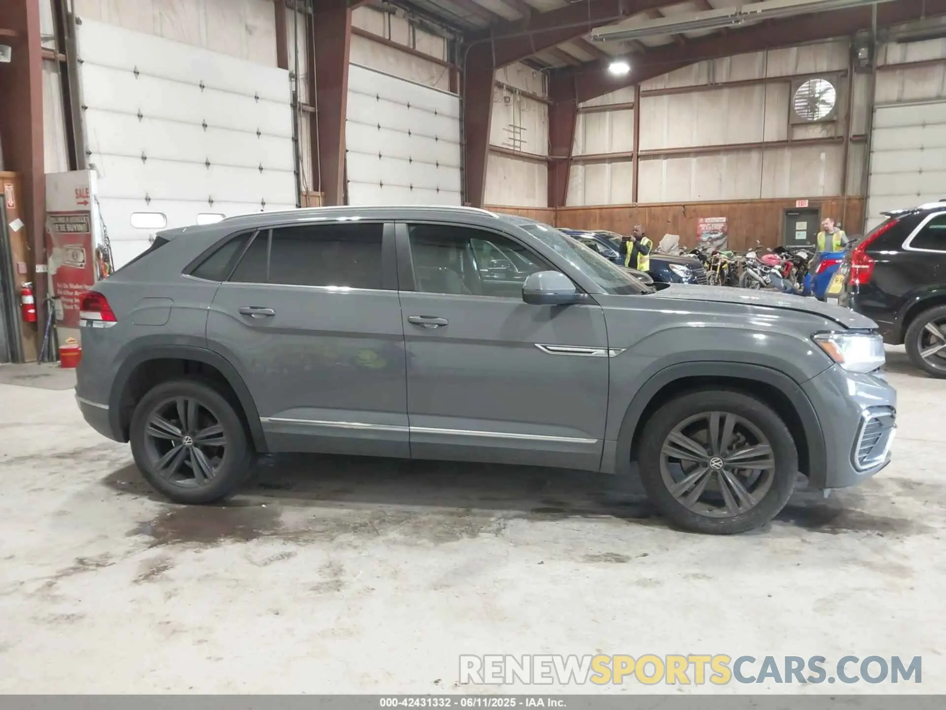 13 Photograph of a damaged car 1V21E2CA5LC229605 VOLKSWAGEN ATLAS CROSS SPORT 2020