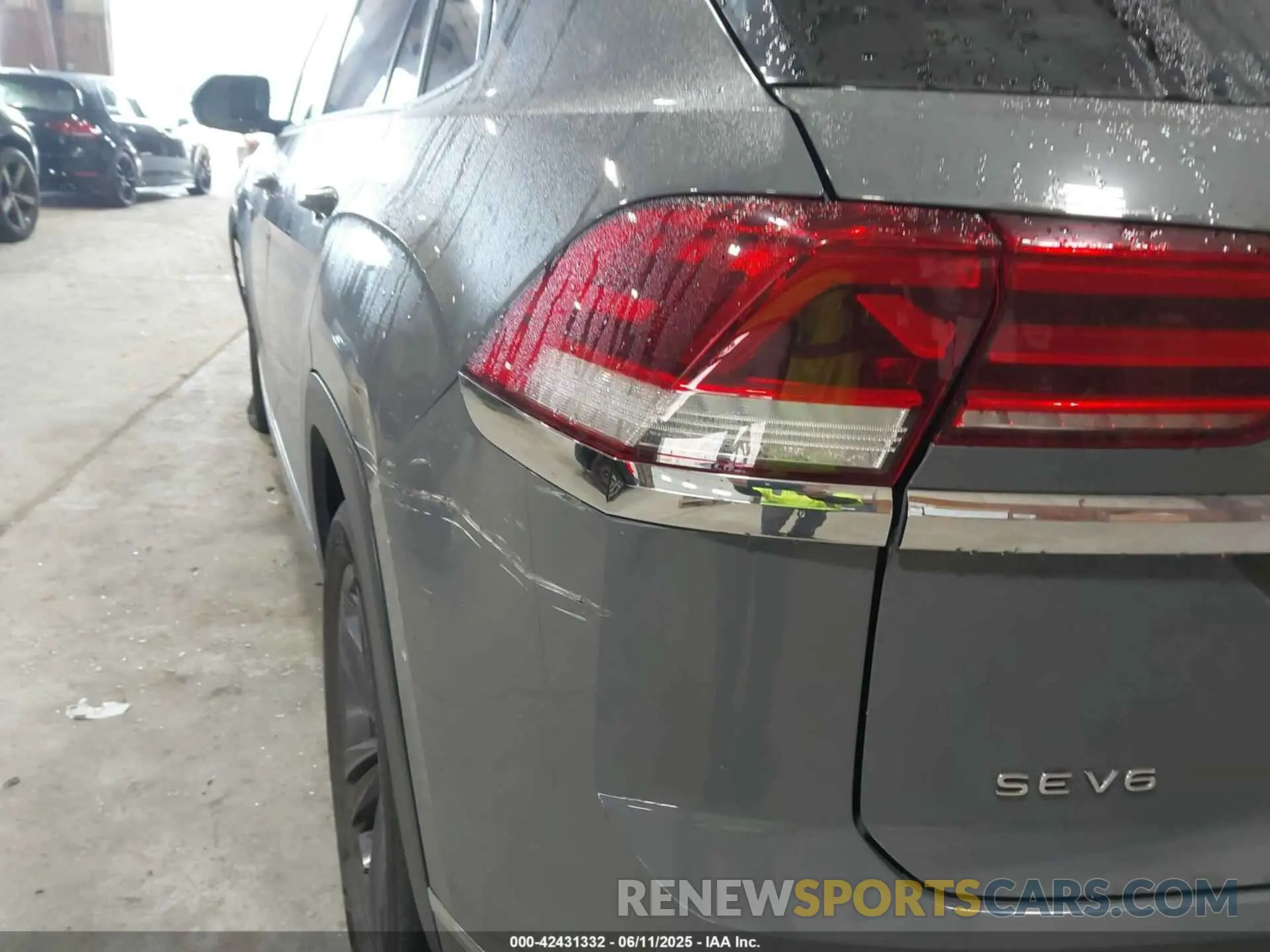18 Photograph of a damaged car 1V21E2CA5LC229605 VOLKSWAGEN ATLAS CROSS SPORT 2020