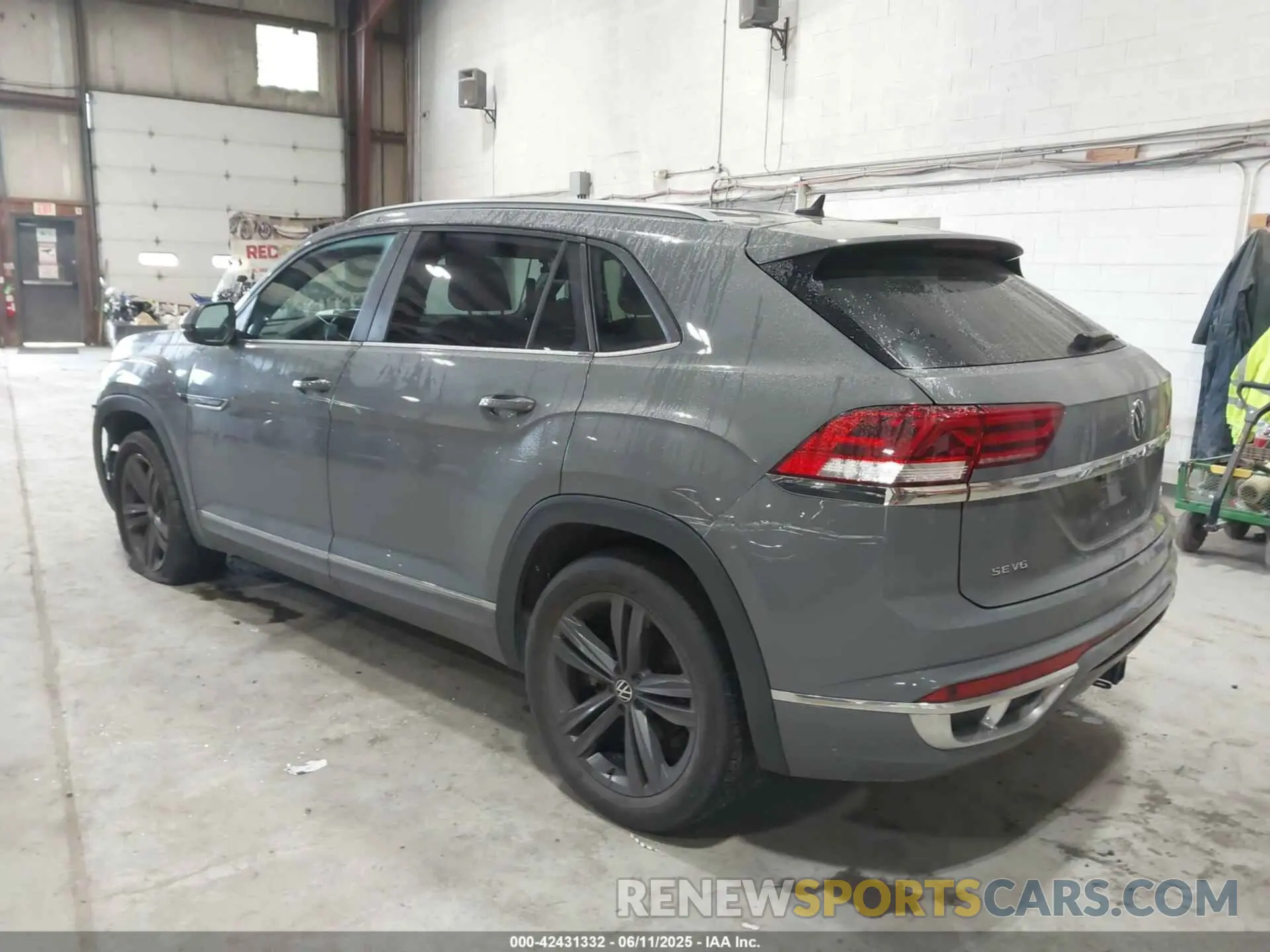 3 Photograph of a damaged car 1V21E2CA5LC229605 VOLKSWAGEN ATLAS CROSS SPORT 2020