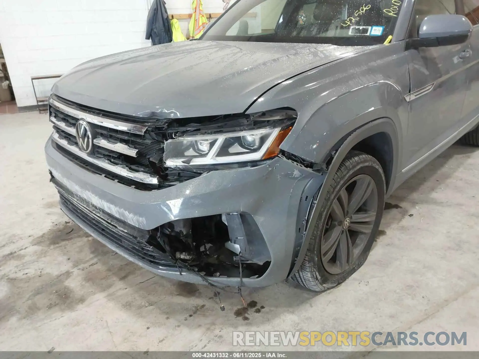 6 Photograph of a damaged car 1V21E2CA5LC229605 VOLKSWAGEN ATLAS CROSS SPORT 2020