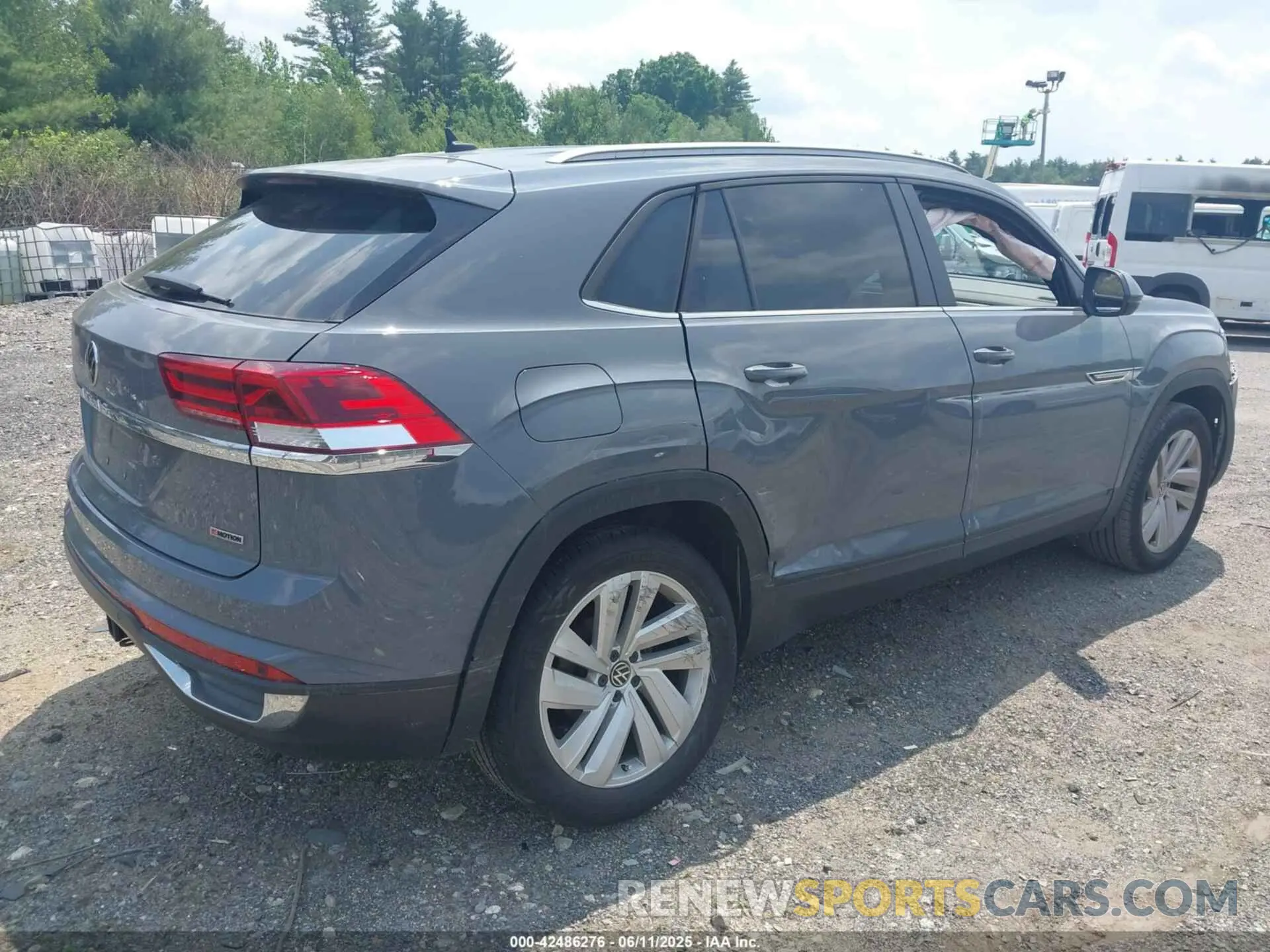 4 Photograph of a damaged car 1V21E2CA6LC227846 VOLKSWAGEN ATLAS CROSS SPORT 2020