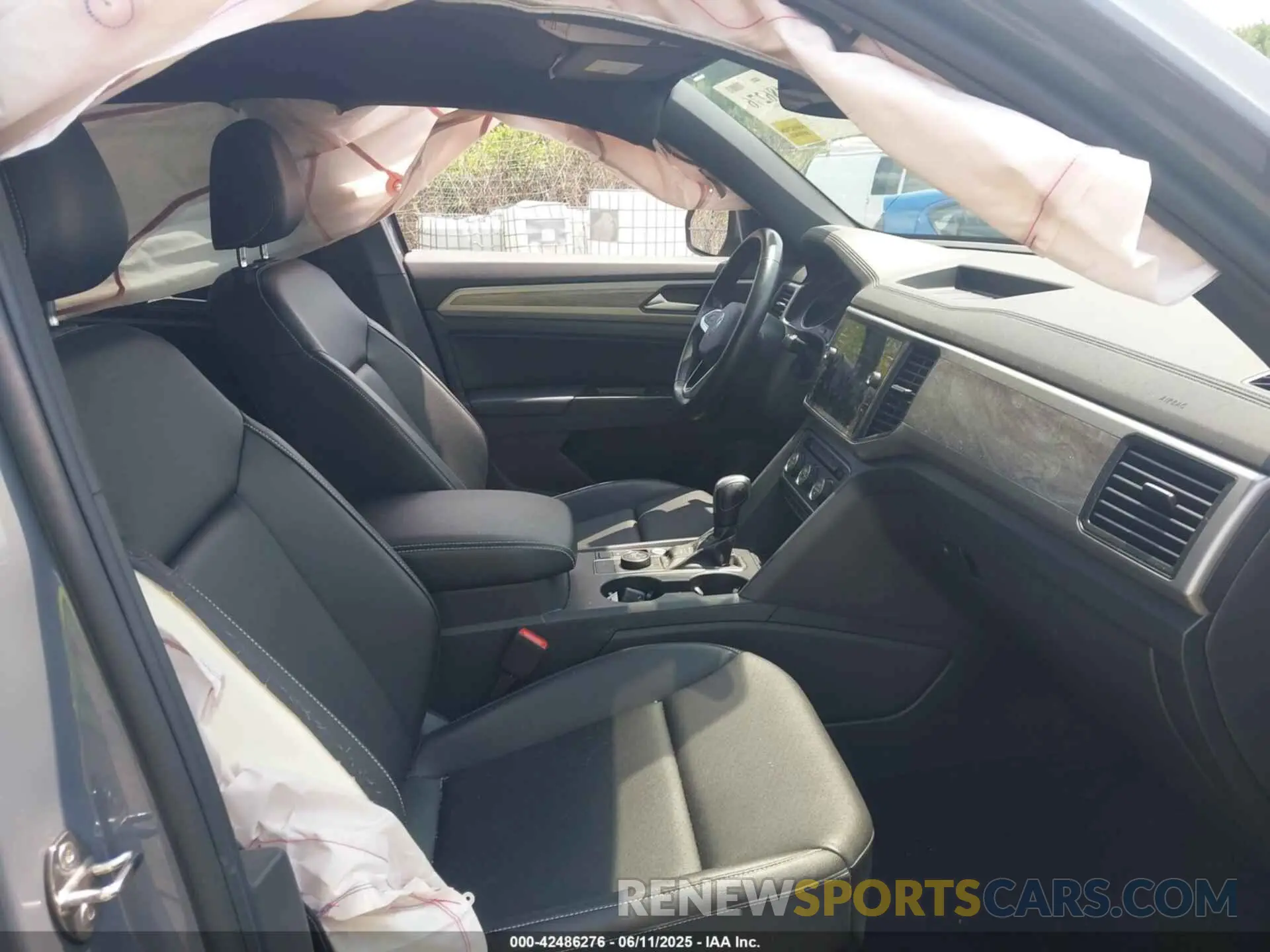 5 Photograph of a damaged car 1V21E2CA6LC227846 VOLKSWAGEN ATLAS CROSS SPORT 2020